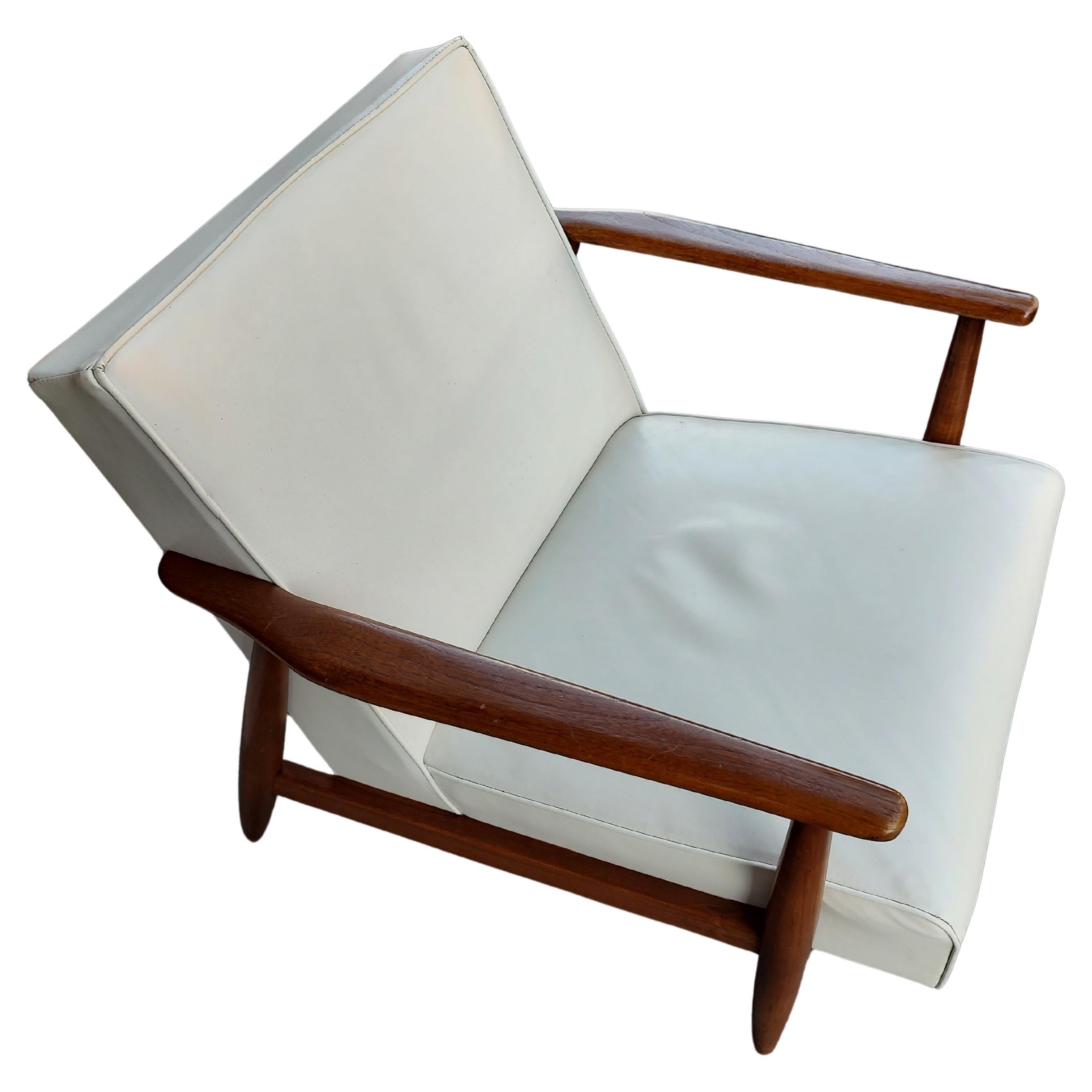 American Mid-Century Modern Walnut Frame Lounge Chair by Viko Baumritter  For Sale