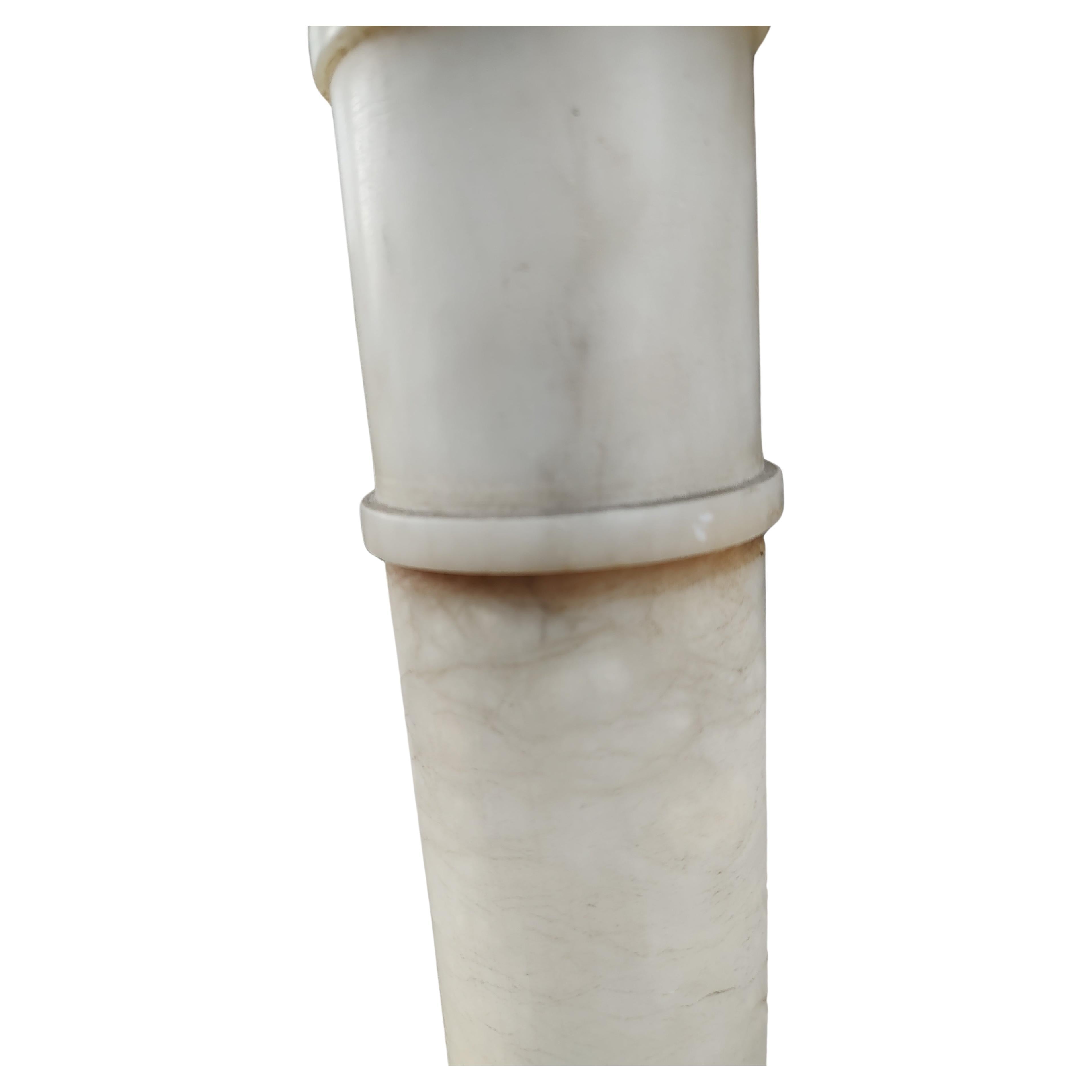 Sockel aus Carrara-Marmor des frühen 20. Jahrhunderts Italien (Neoklassisches Revival) im Angebot