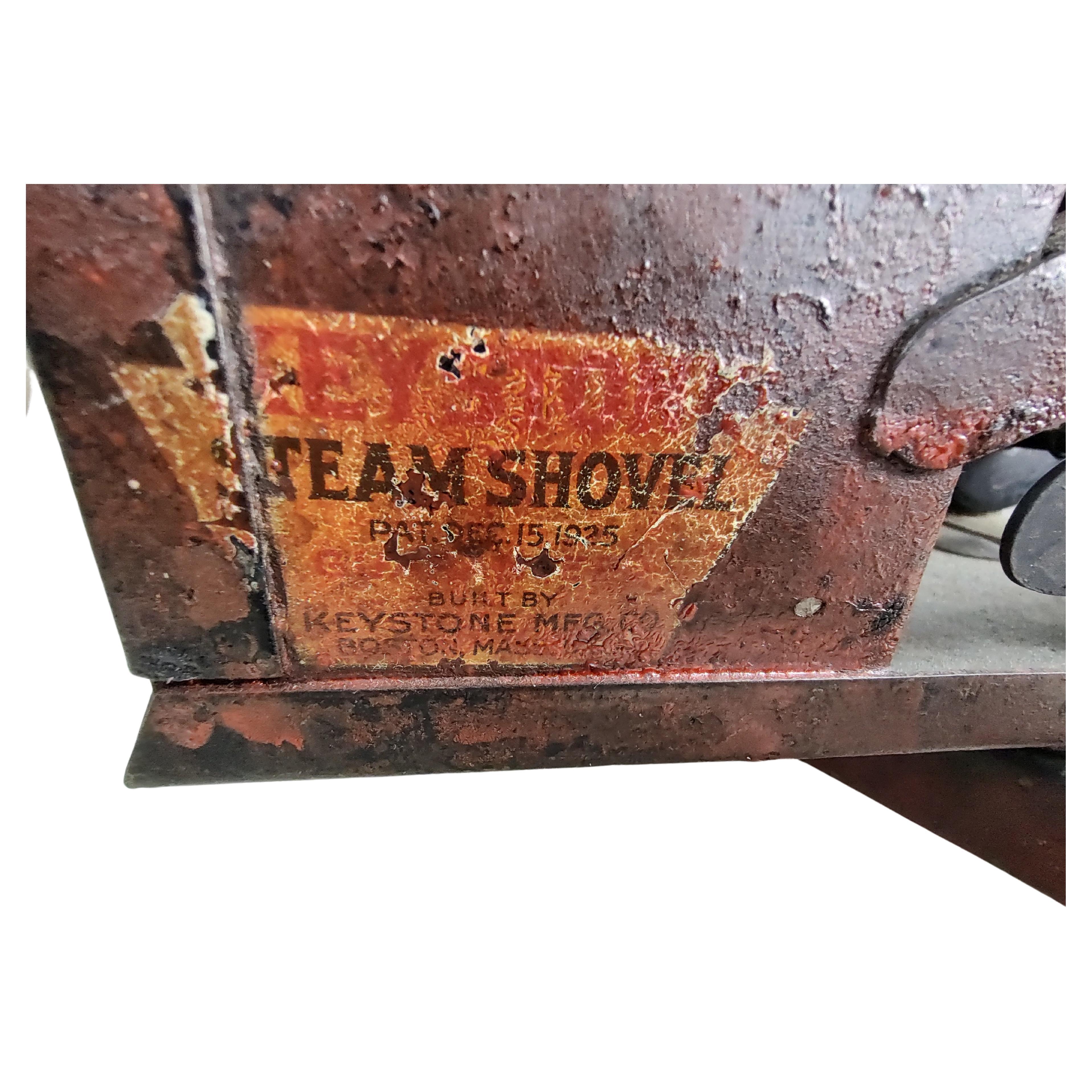 Frühe 20. Jahrhundert Keystone gepresster Stahl Spielzeug Dampf Schaufel im Zustand „Gut“ im Angebot in Port Jervis, NY