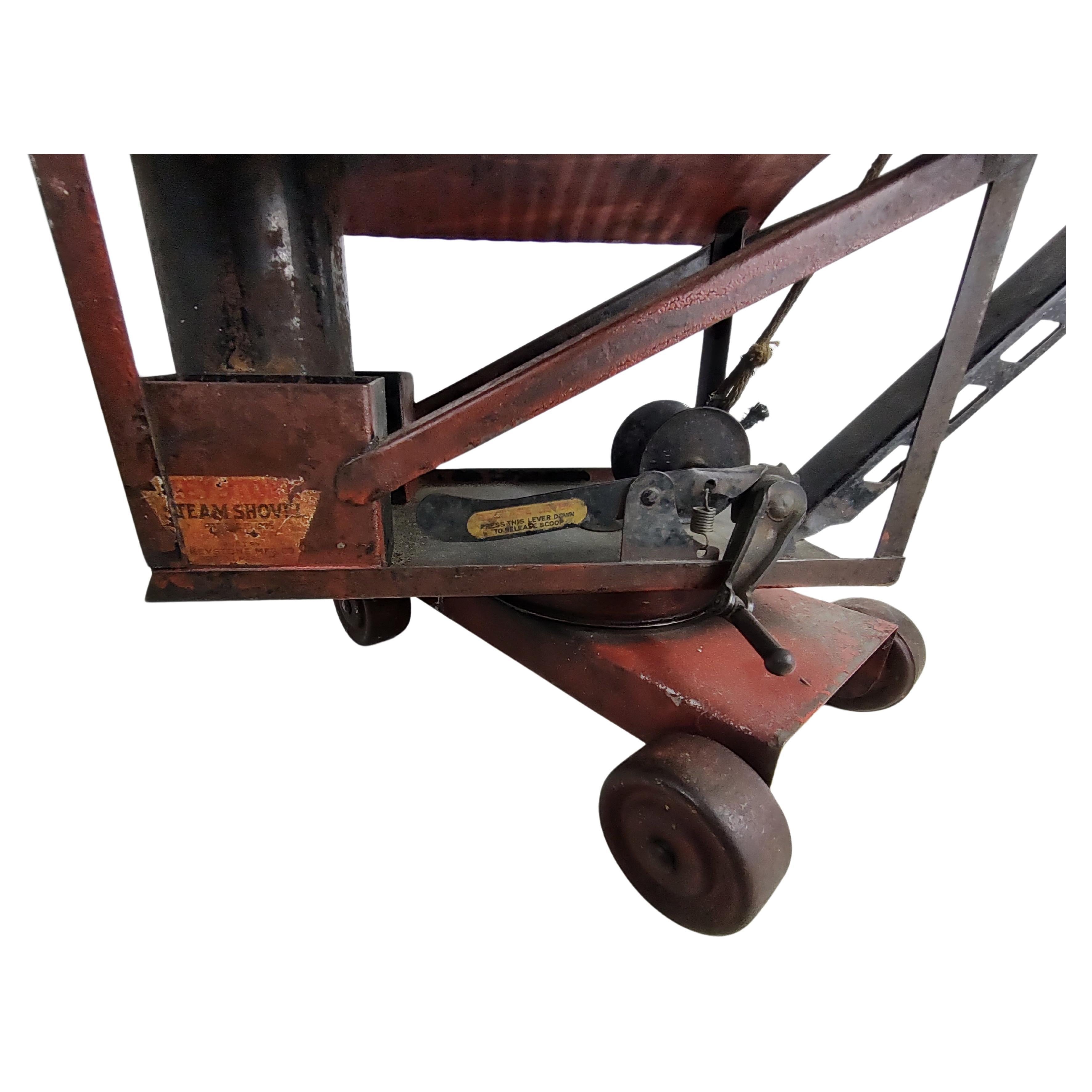 Frühe 20. Jahrhundert Keystone gepresster Stahl Spielzeug Dampf Schaufel (Industriell) im Angebot