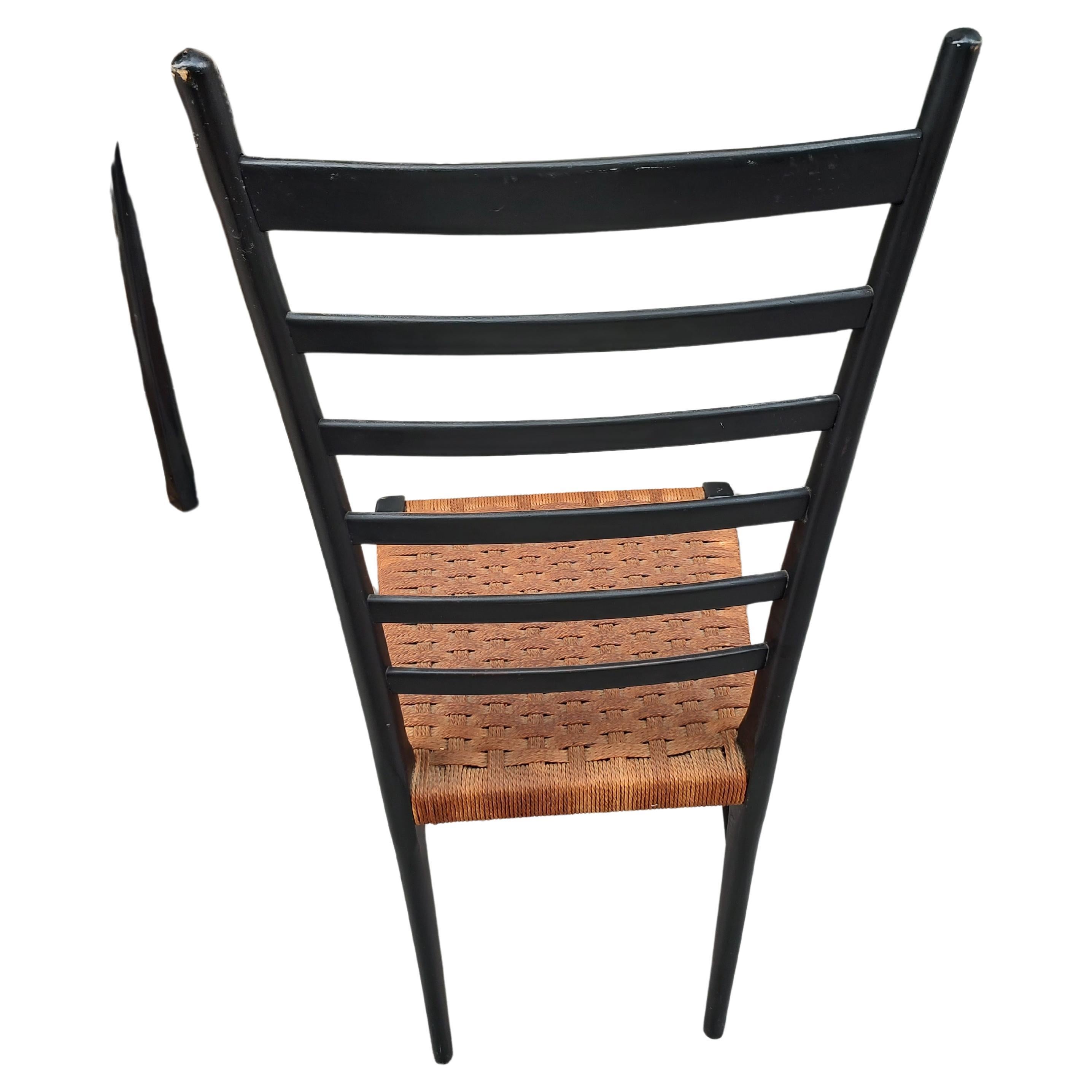 Ébénisé Chaises de salle à manger en ébène de style moderne du milieu du siècle dernier attribuées à Gio Ponti en vente