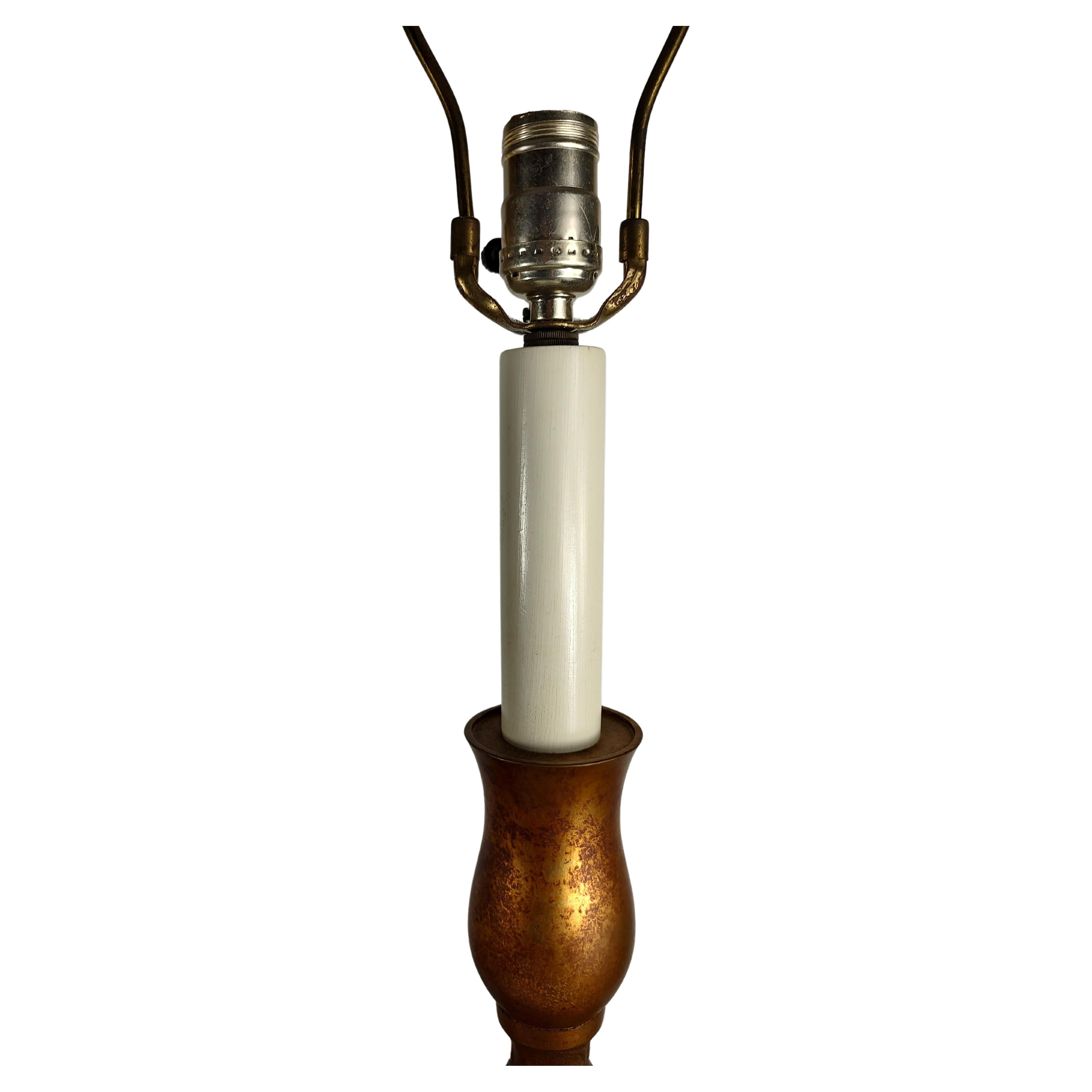 Métal Lampes de table en métal doré de style Hollywood Regency du milieu du siècle dernier en vente