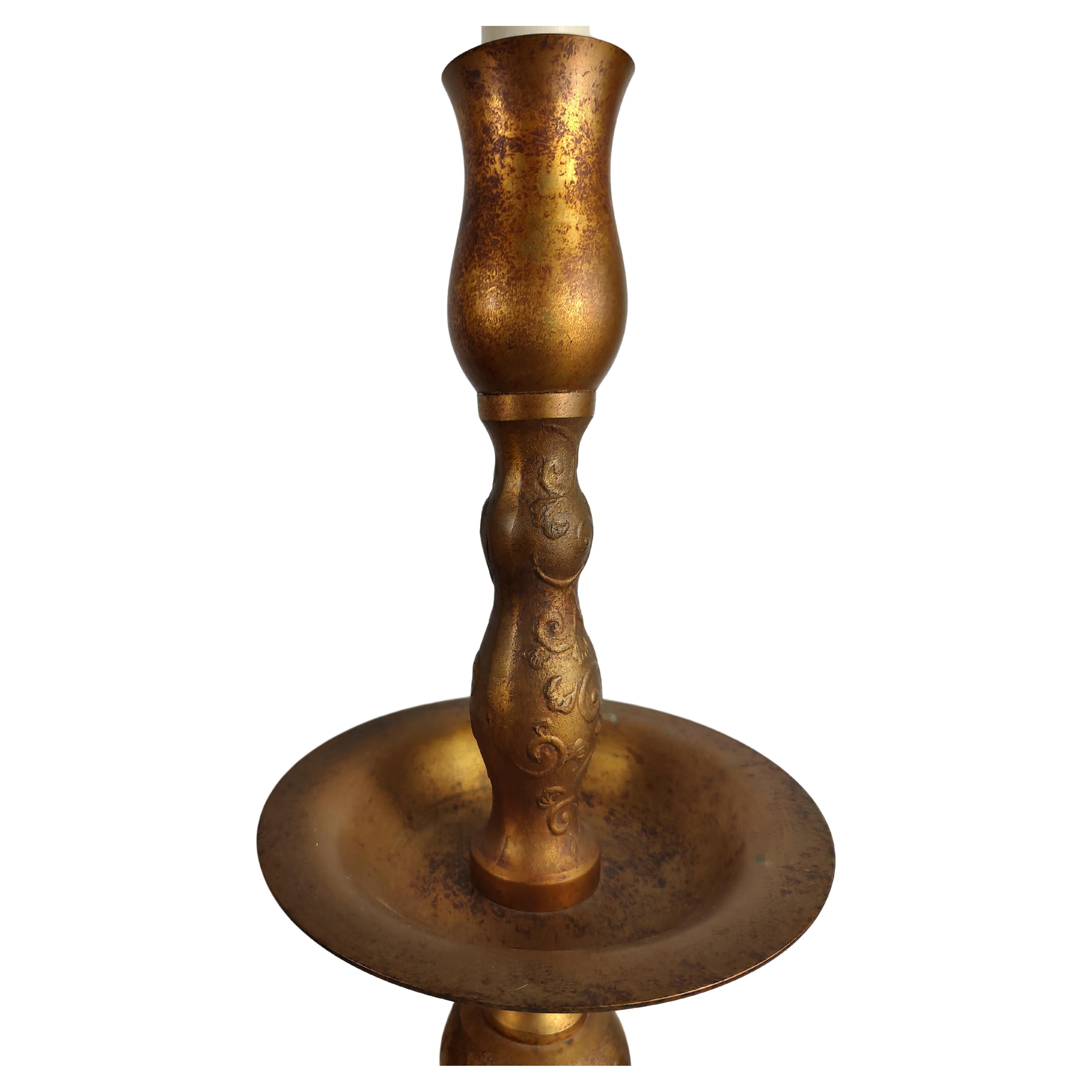 Milieu du XXe siècle Lampes de table en métal doré de style Hollywood Regency du milieu du siècle dernier en vente
