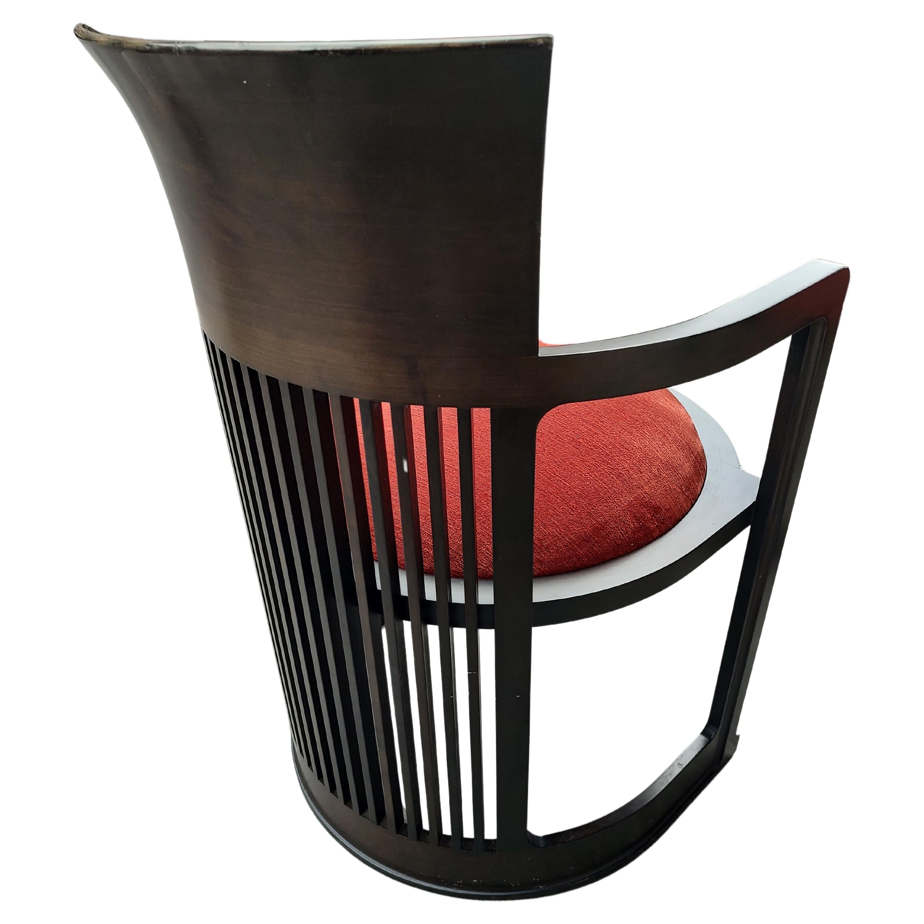 Fin du 20e siècle Ensemble de 4 chaises Frank Lloyd Wright de style Arts & Crafts moderne du milieu du siècle dernier par Cassina en vente