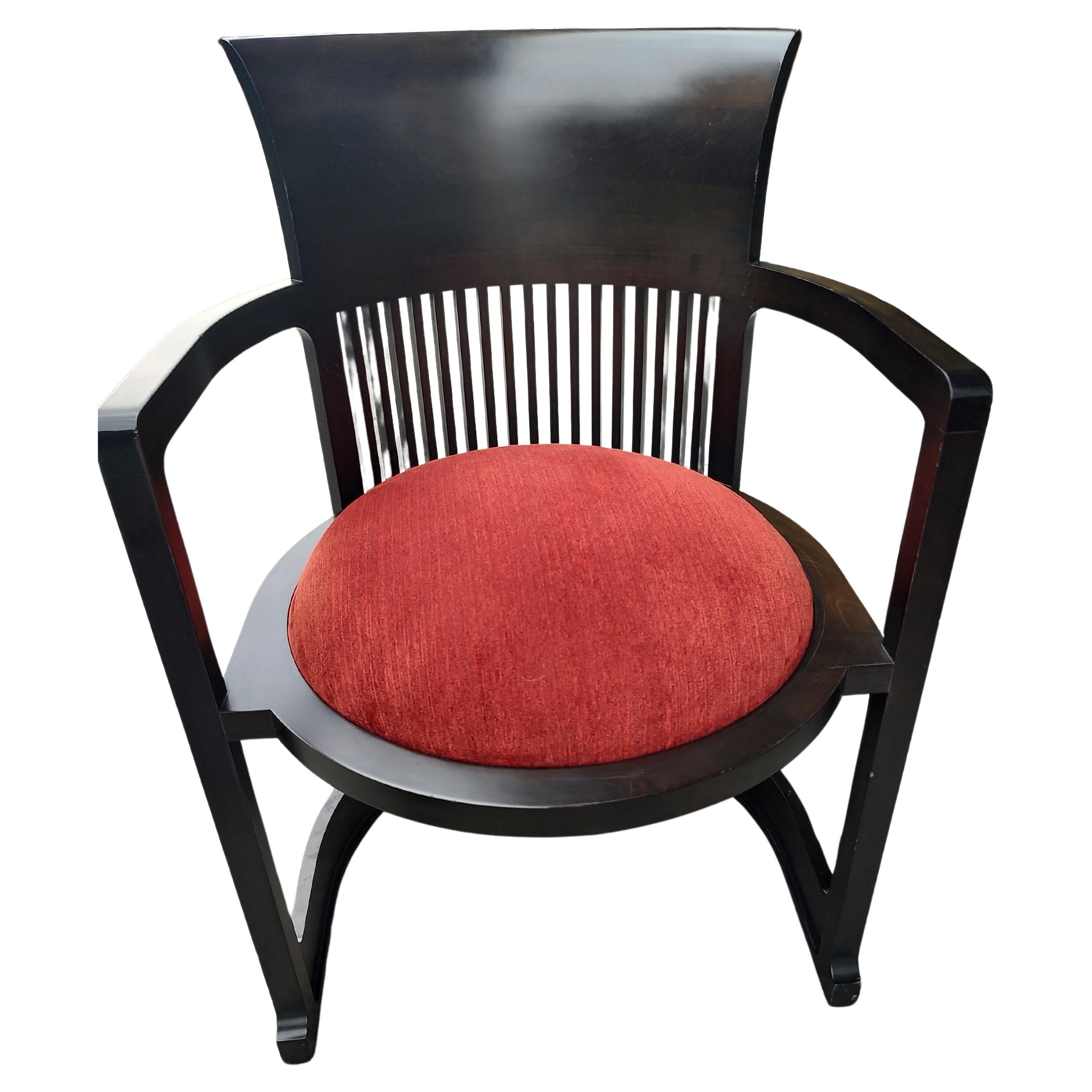 italien Ensemble de 4 chaises Frank Lloyd Wright de style Arts & Crafts moderne du milieu du siècle dernier par Cassina en vente