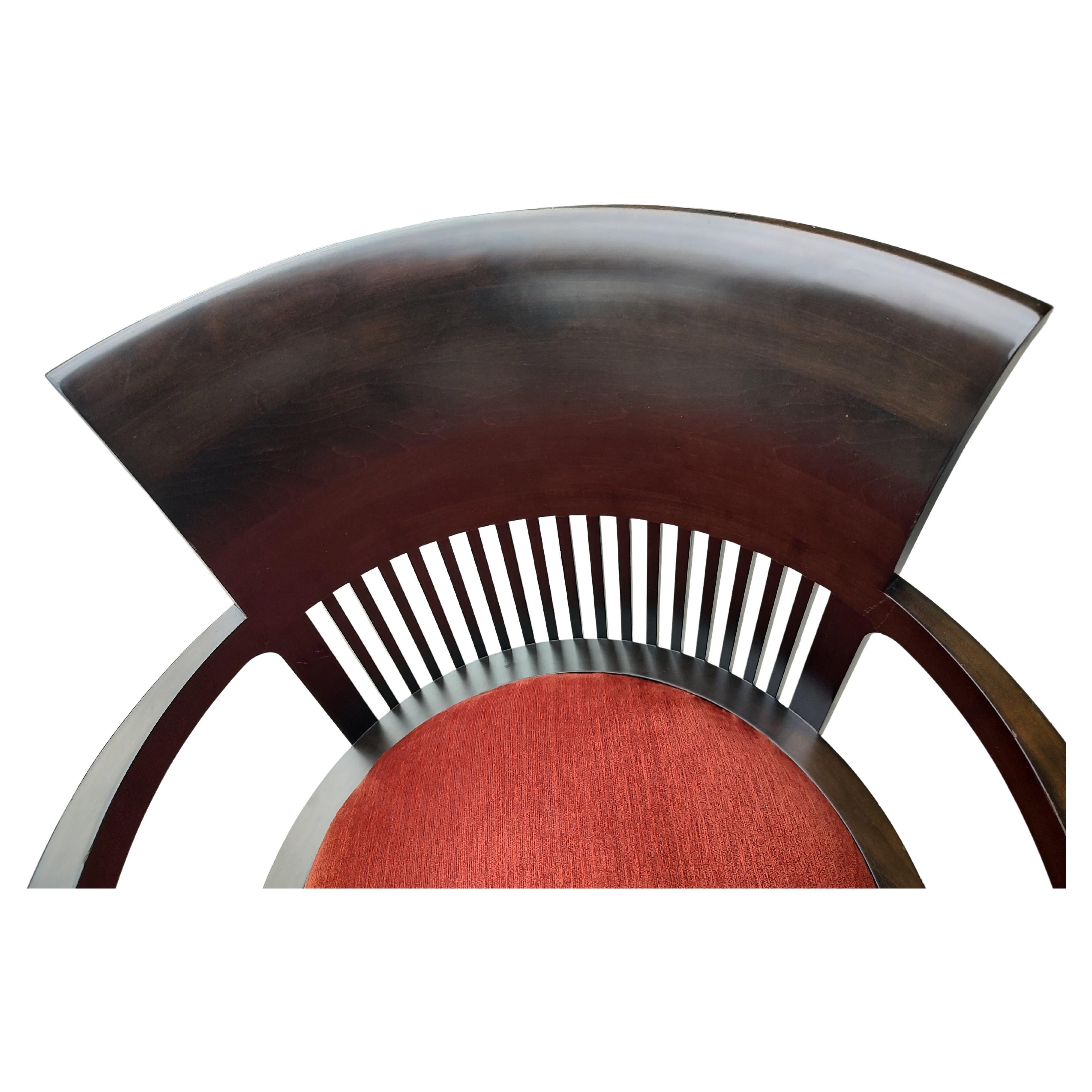italien Ensemble de 4 chaises Frank Lloyd Wright de style Arts & Crafts moderne du milieu du siècle dernier par Cassina en vente