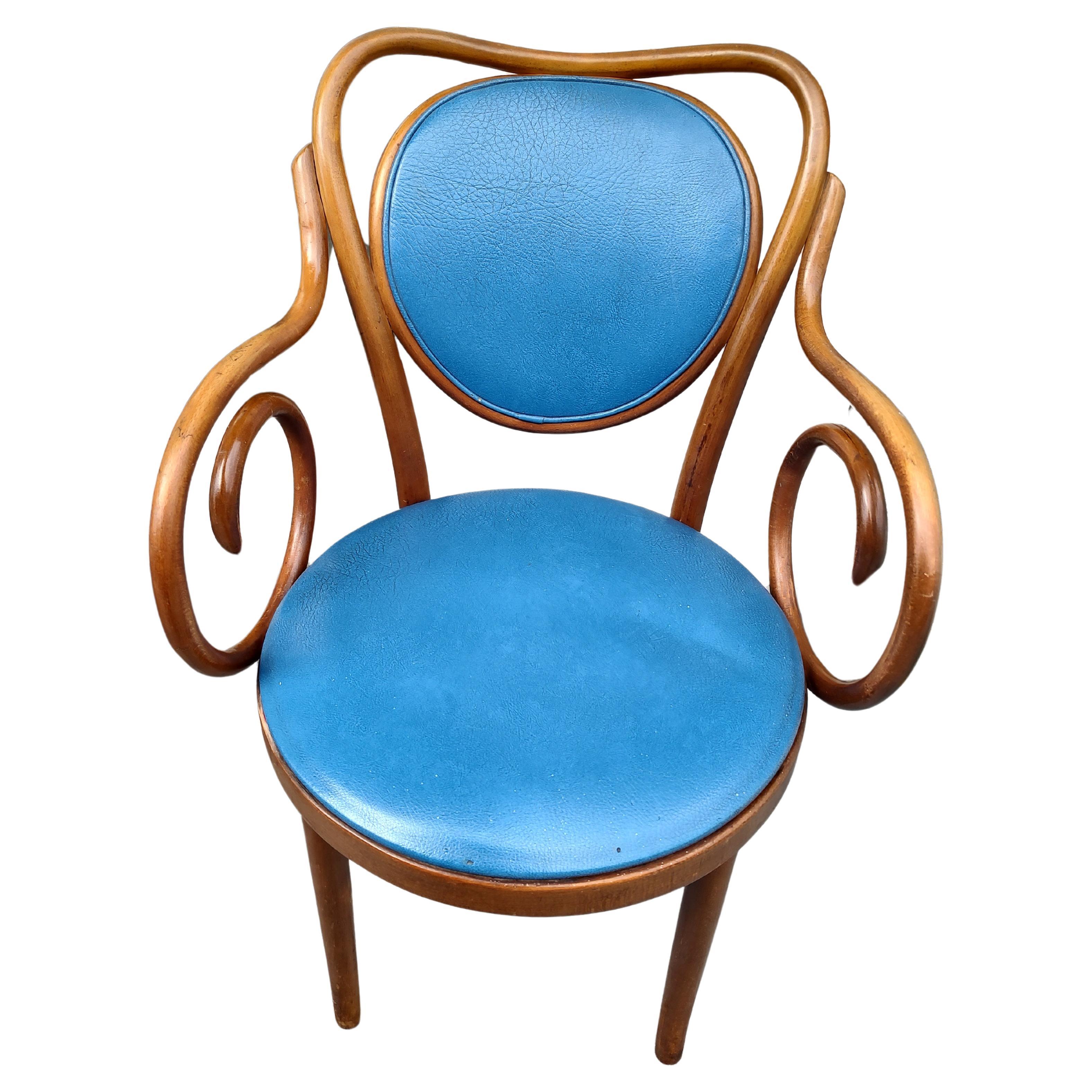 Fait main Ensemble de 4 fauteuils de salle à manger en bois d'acajou style Thonet du milieu du siècle dernier  en vente