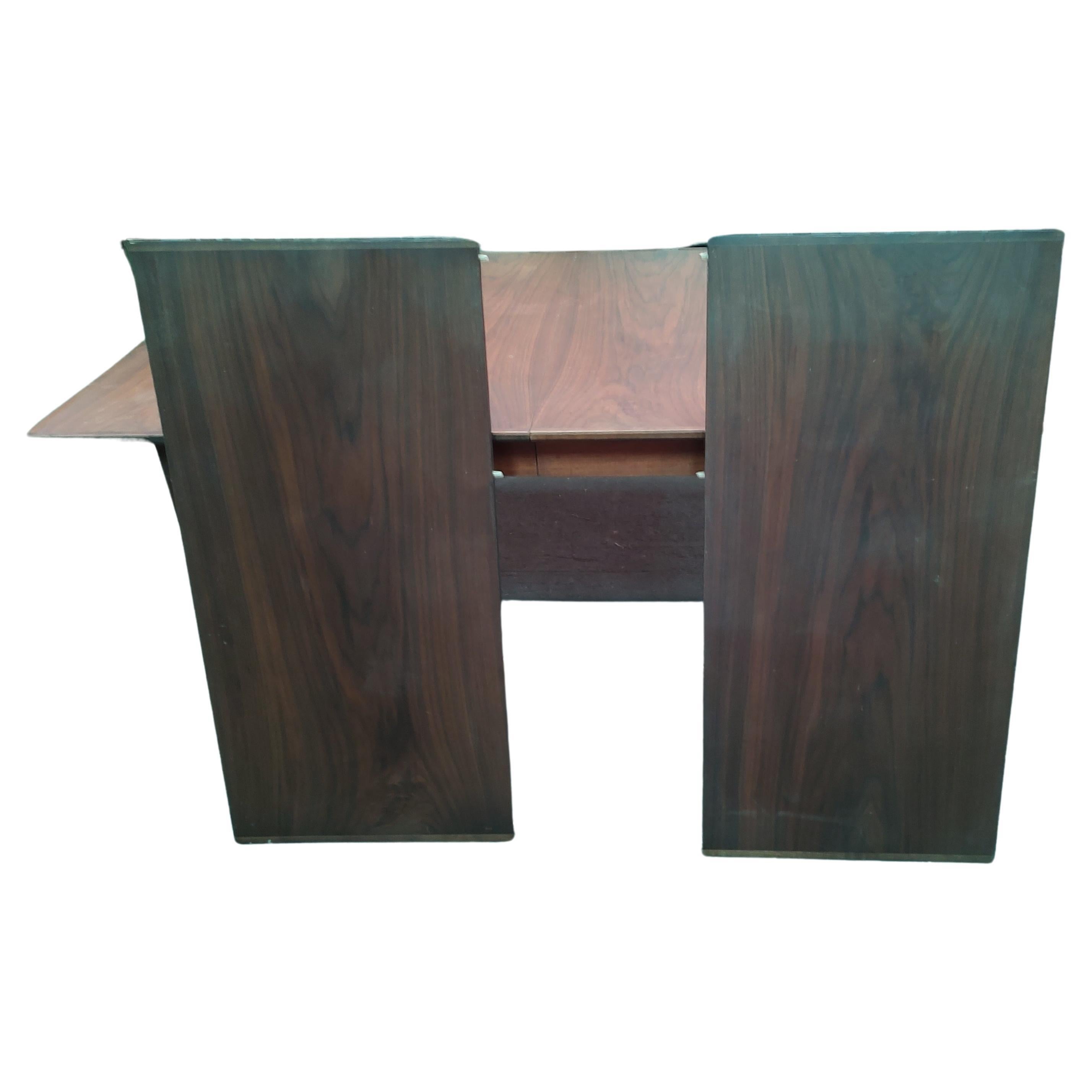 Mid-Century Modern Mid Century Modern Walnut Extension Dining Room Table  For Sale