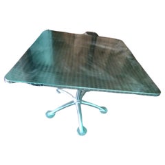 Grandes tables carrées en aluminium et en acier inoxydable du milieu du siècle dernier, Jorge Pensi 5 disponibles