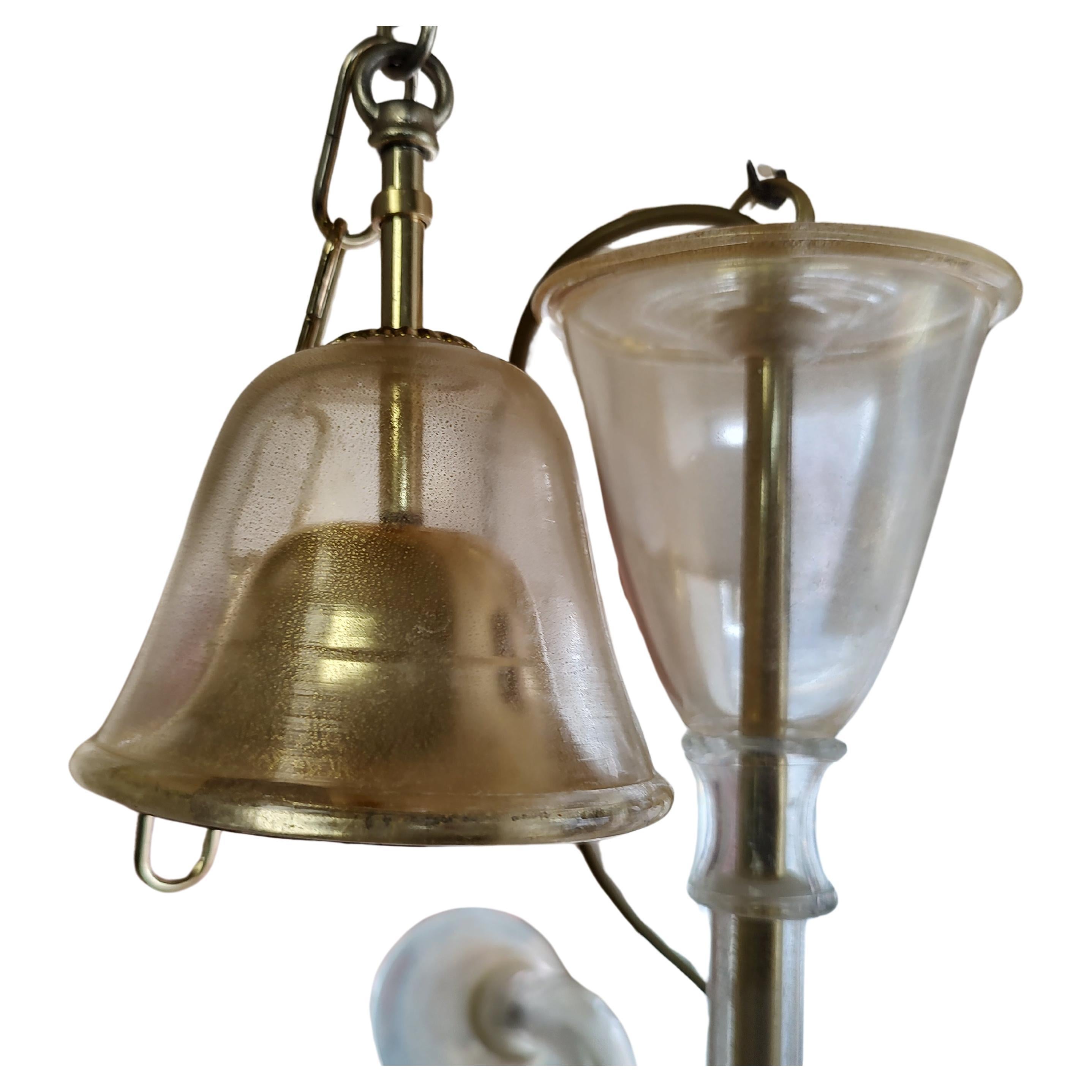 Metallo Lampadario veneziano scultoreo a 10 bracci di metà secolo in tonalità chiare e dorate in vendita