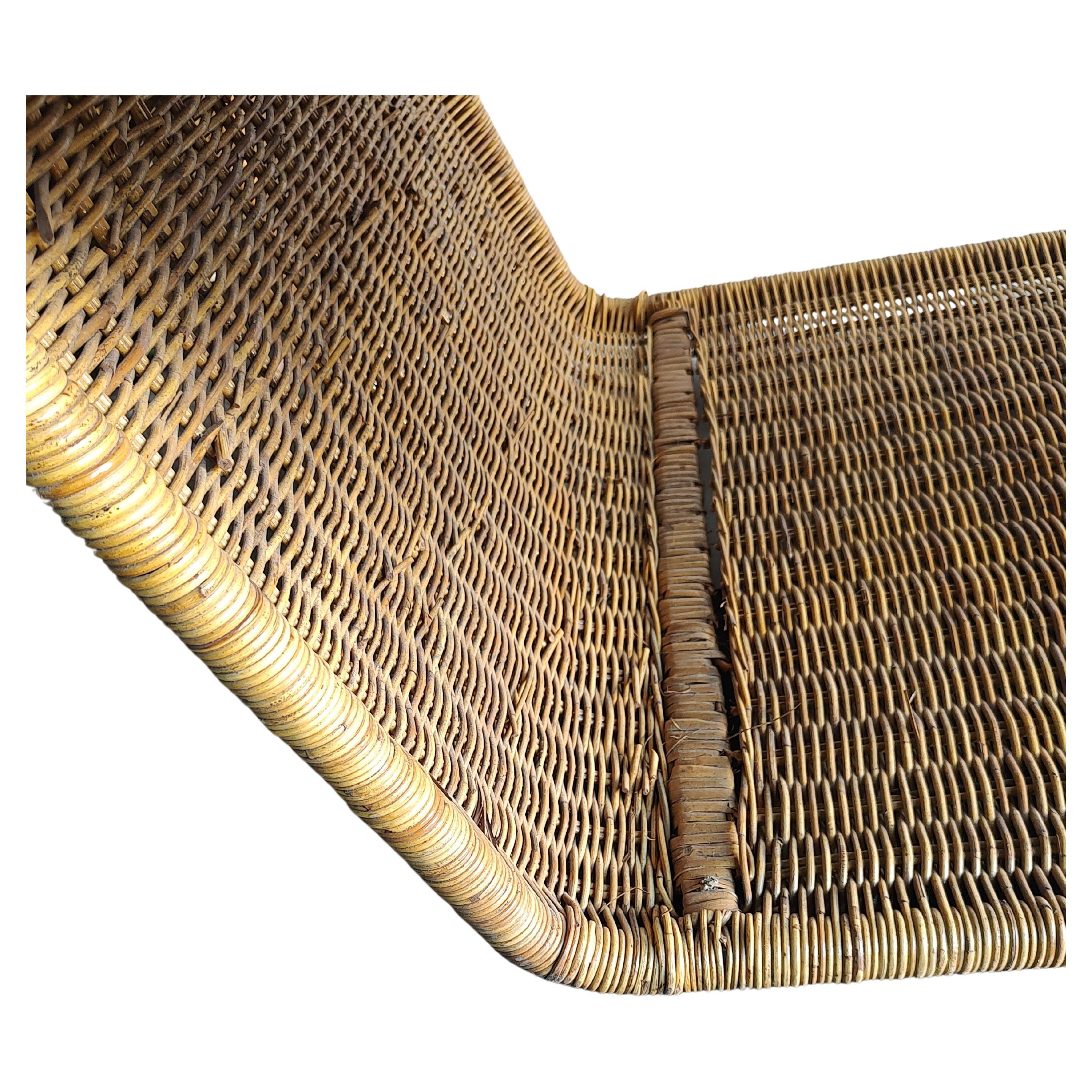 Italian Mid-Century Modern Sculptural Natural Wicker Chaise Lounge by Tito Agnoli C1970 For Sale