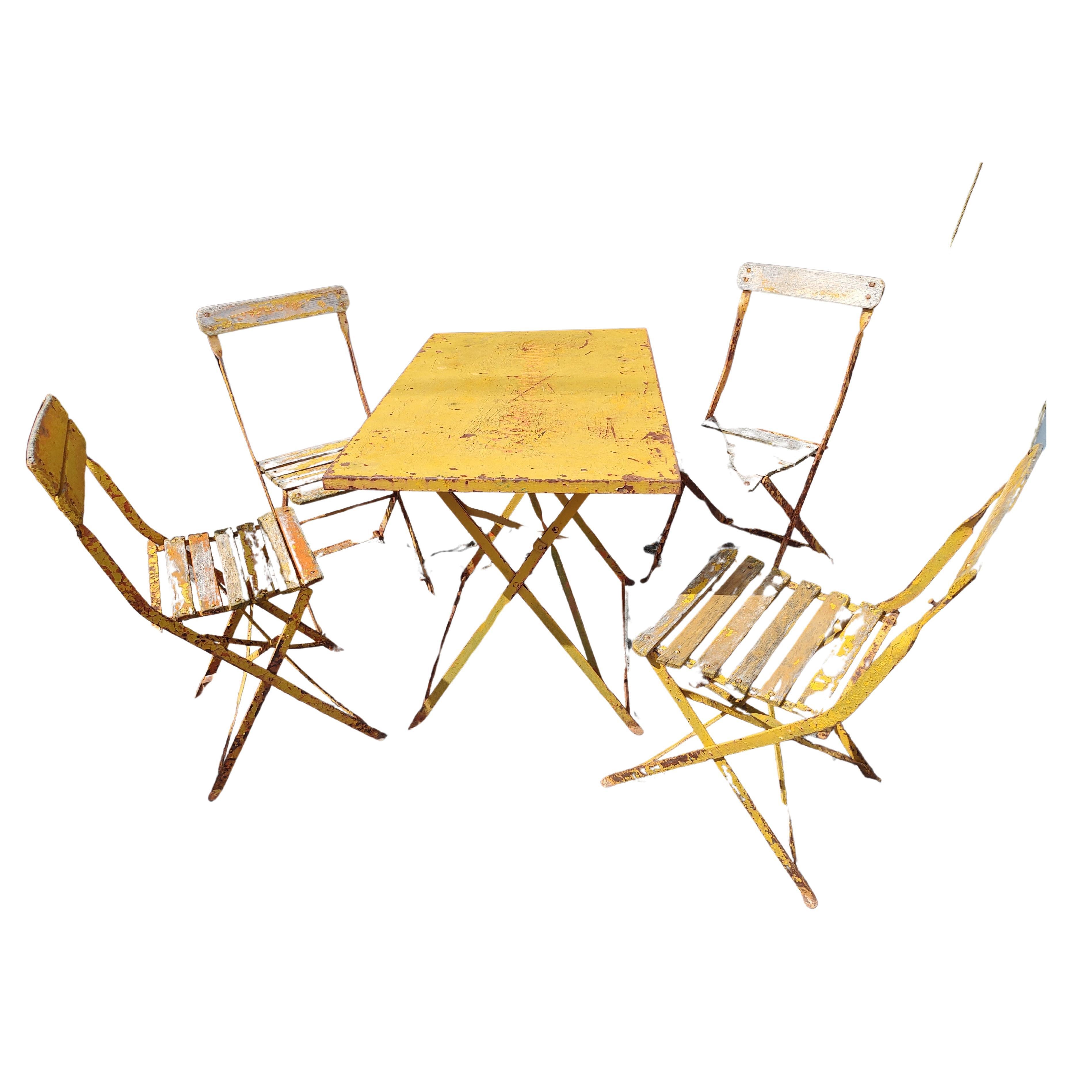 Authentique ensemble de salle à manger bistro français du début du 20ème siècle, 4 chaises avec table en vente 1