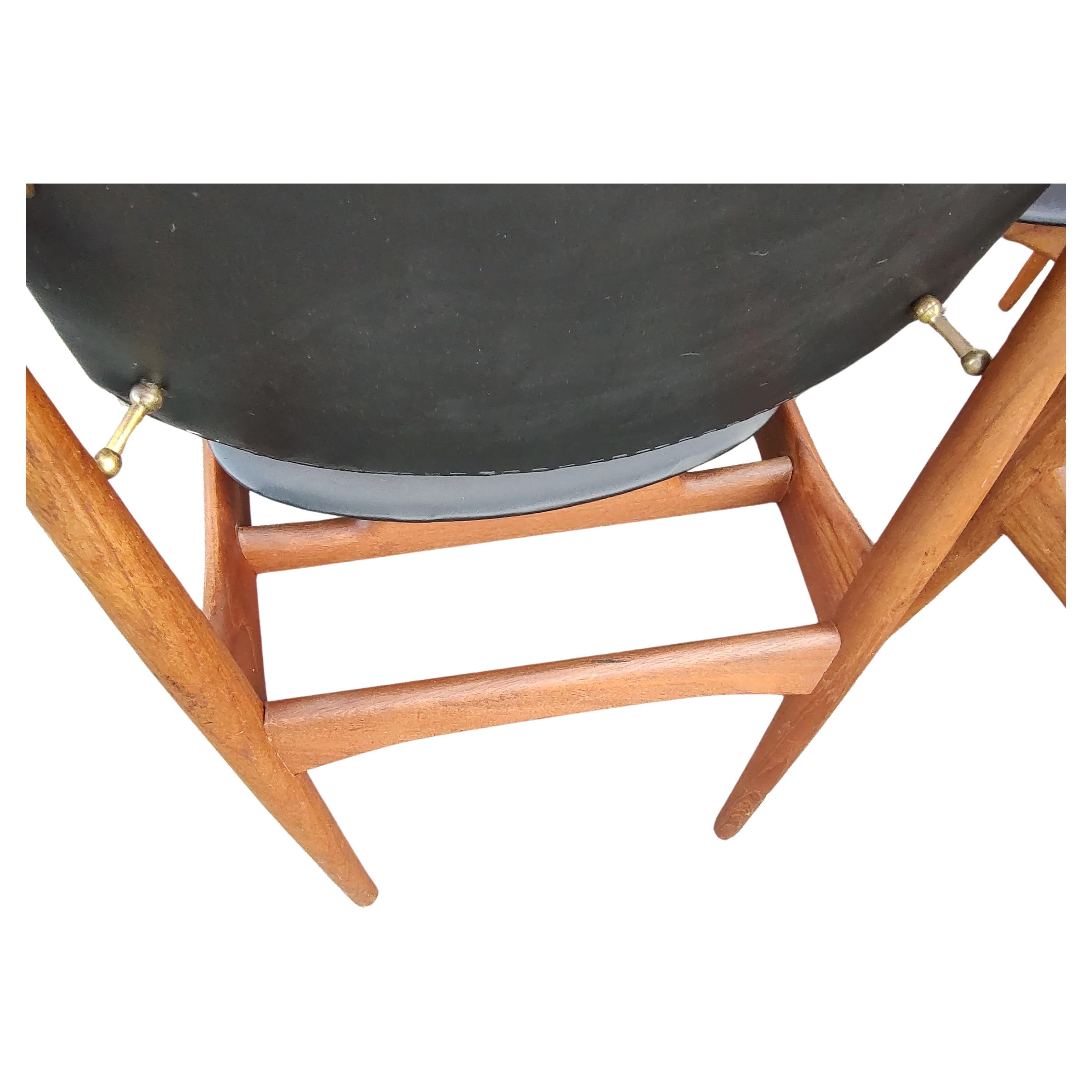 Fait main Ensemble de 8 chaises de salle à manger danoises modernes du milieu du siècle par Arne Vodder, France & Daverkosen en vente