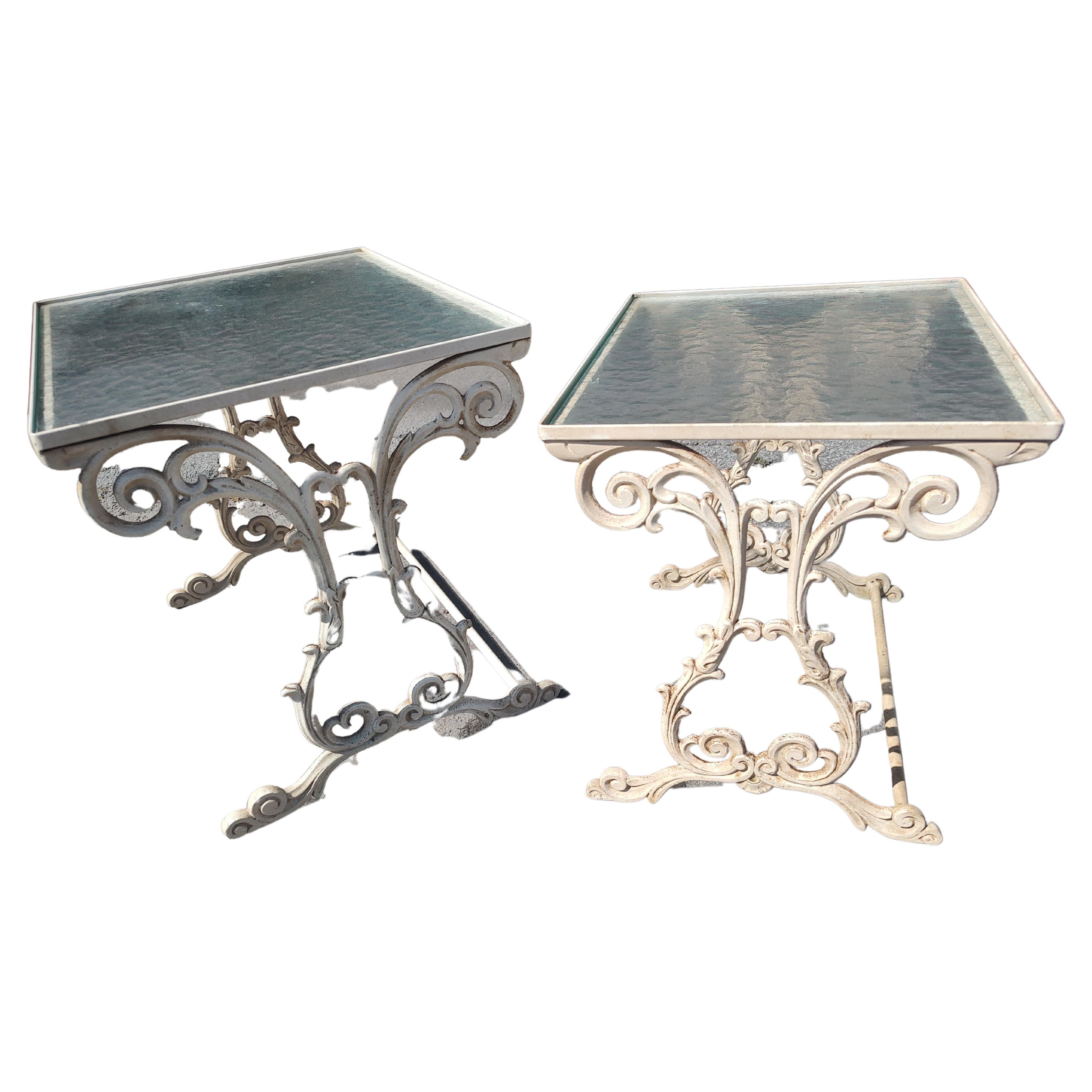 Pareja de Mesas Apilables de Aluminio Fundido con Cristal Oscuro de Molla de Italia