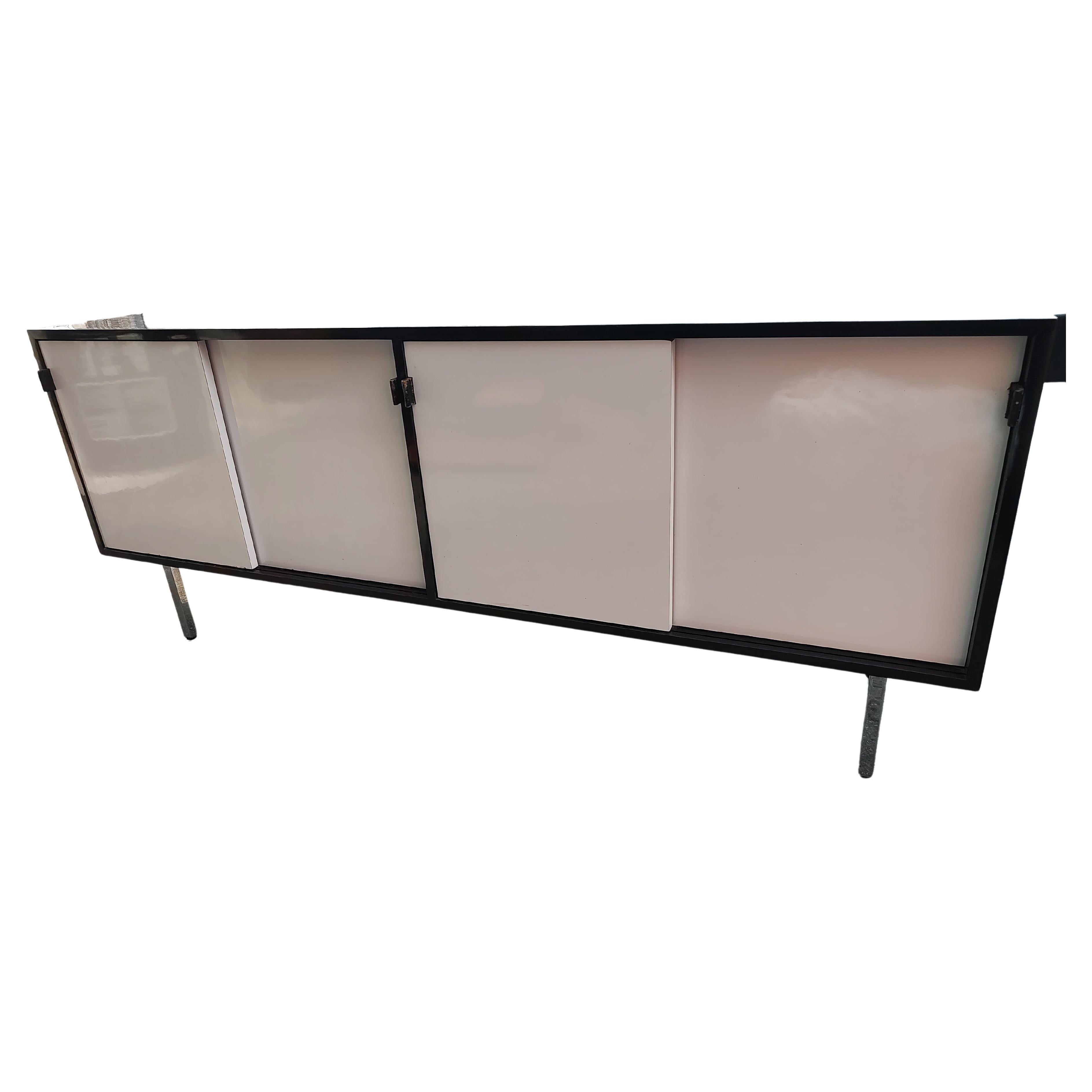 Mid-Century Modern Early Knoll Credenza in Black & White Laminate Oak Interior For Sale