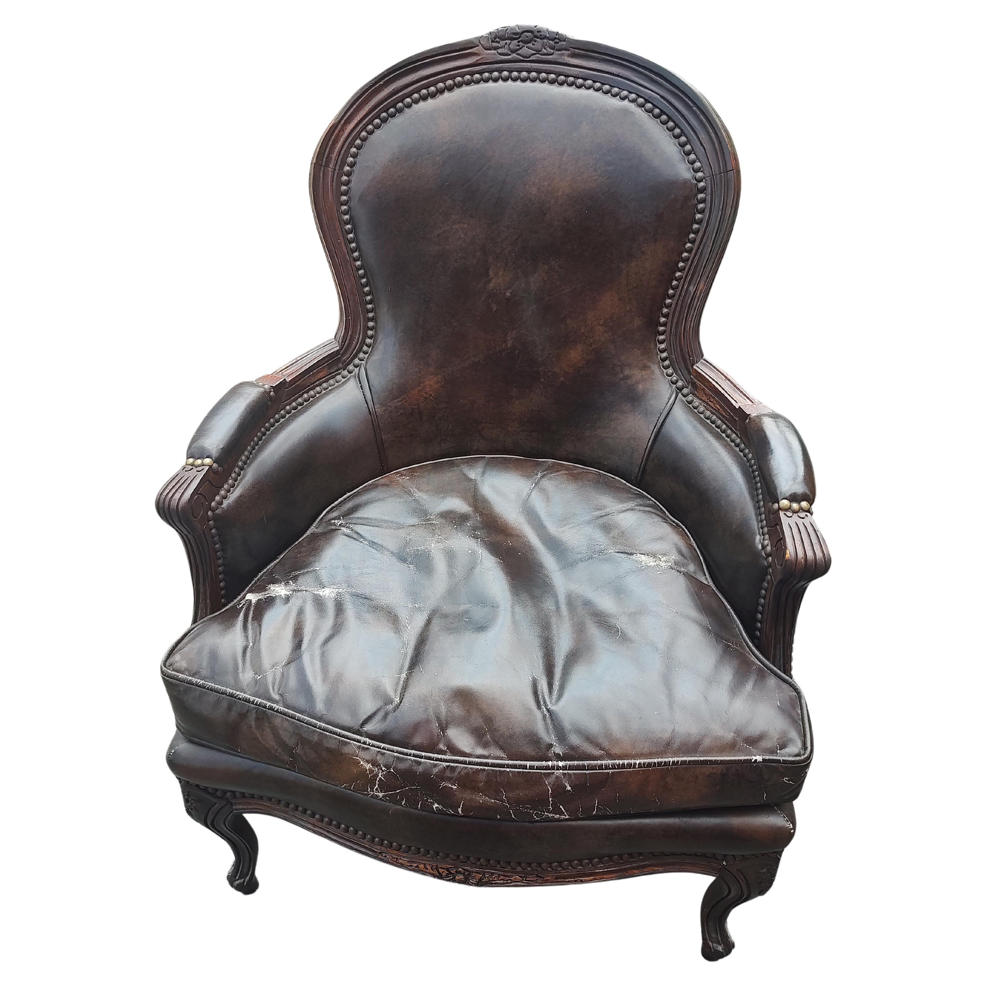Coppia di bergeres francesi di metà secolo in pelle marrone e noce 1965 in vendita 2