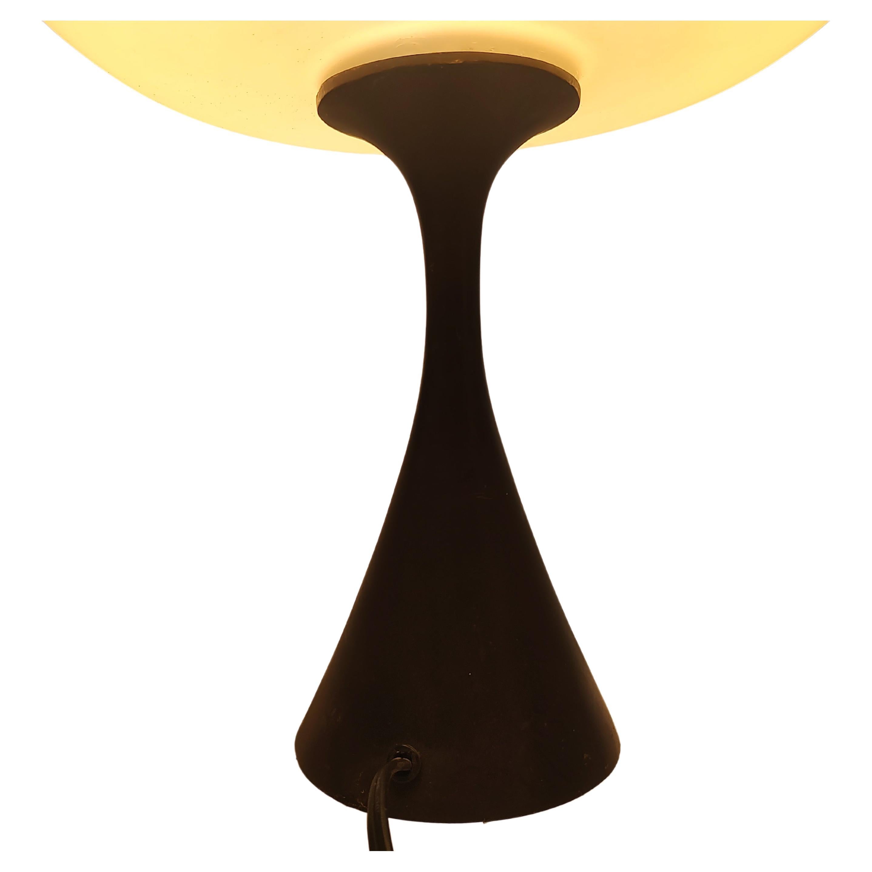 Mid Century Modern Sculptural Mushroom Table Lamp Attributed to Laurel Lamp Co. In Good Condition In Port Jervis, NY