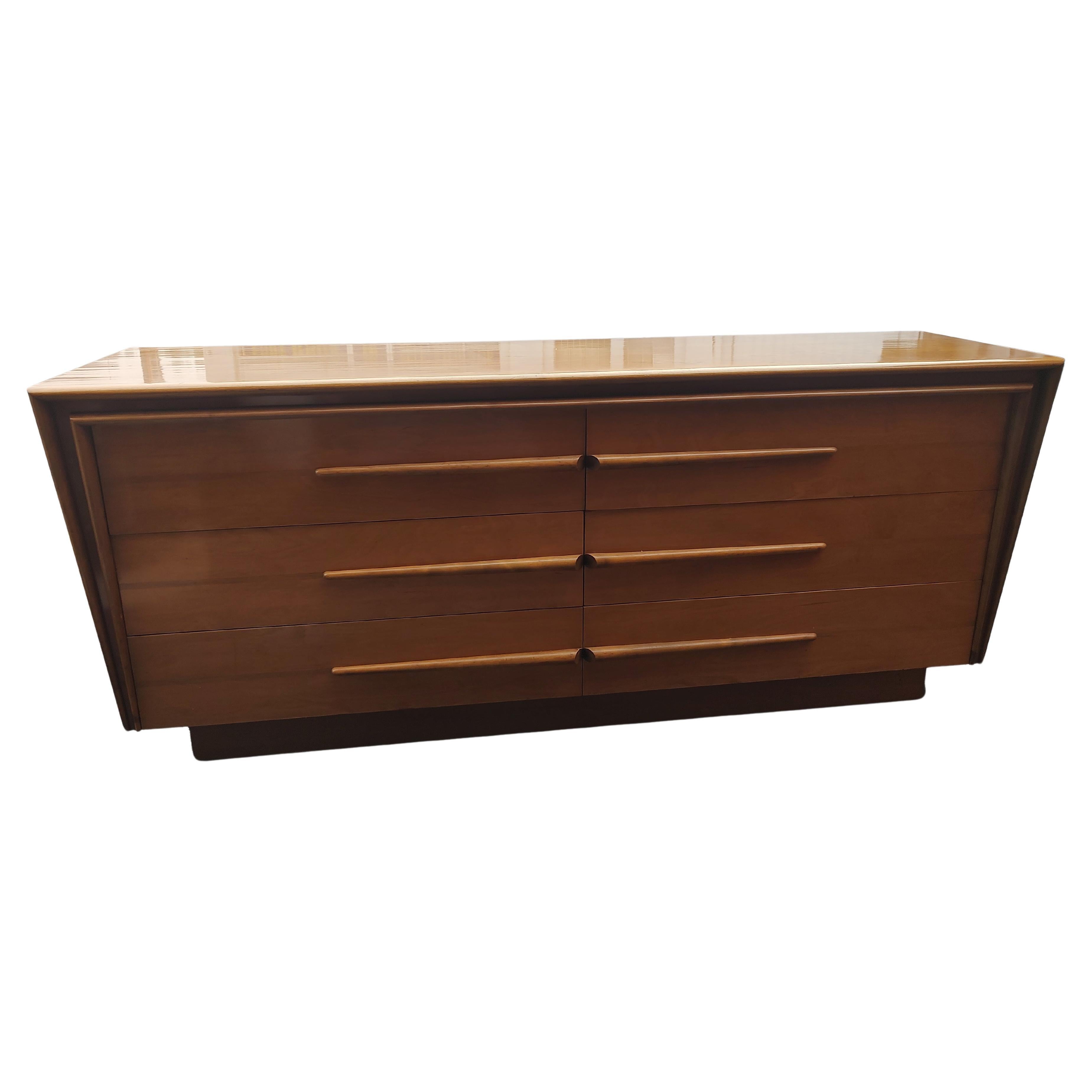 Mid Century Modern Sculptural Birch 6 Drawer Dresser by Edmond Spence Sweden  In Good Condition For Sale In Port Jervis, NY
