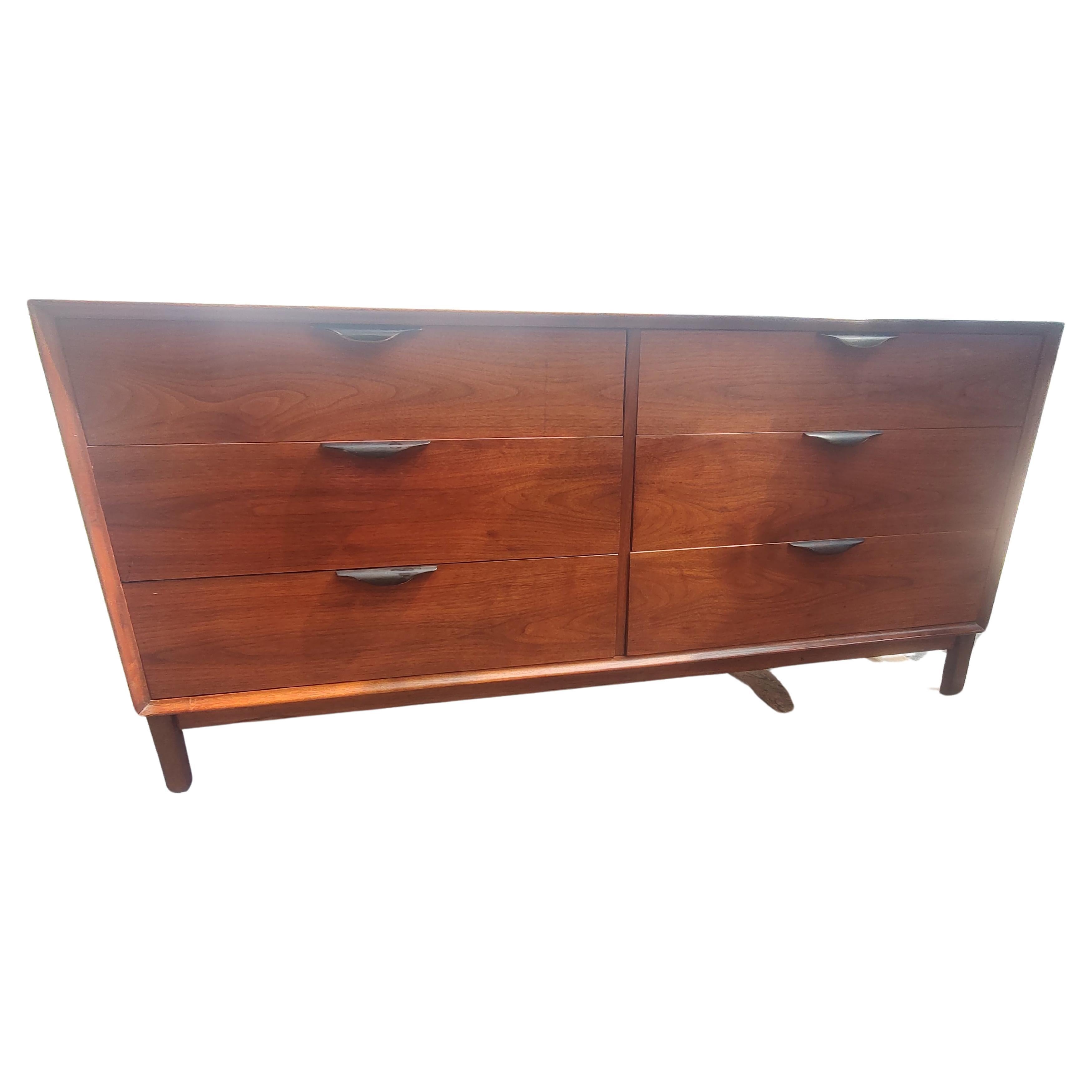 Spacious simple and elegant six drawer dresser by Dillingham in walnut. Beautiful sculpted ebonized drawer pulls are a design feature. Top right corner has an ink splatter stain.  Some ink splatter on side. See pics. Otherwise in very good vintage