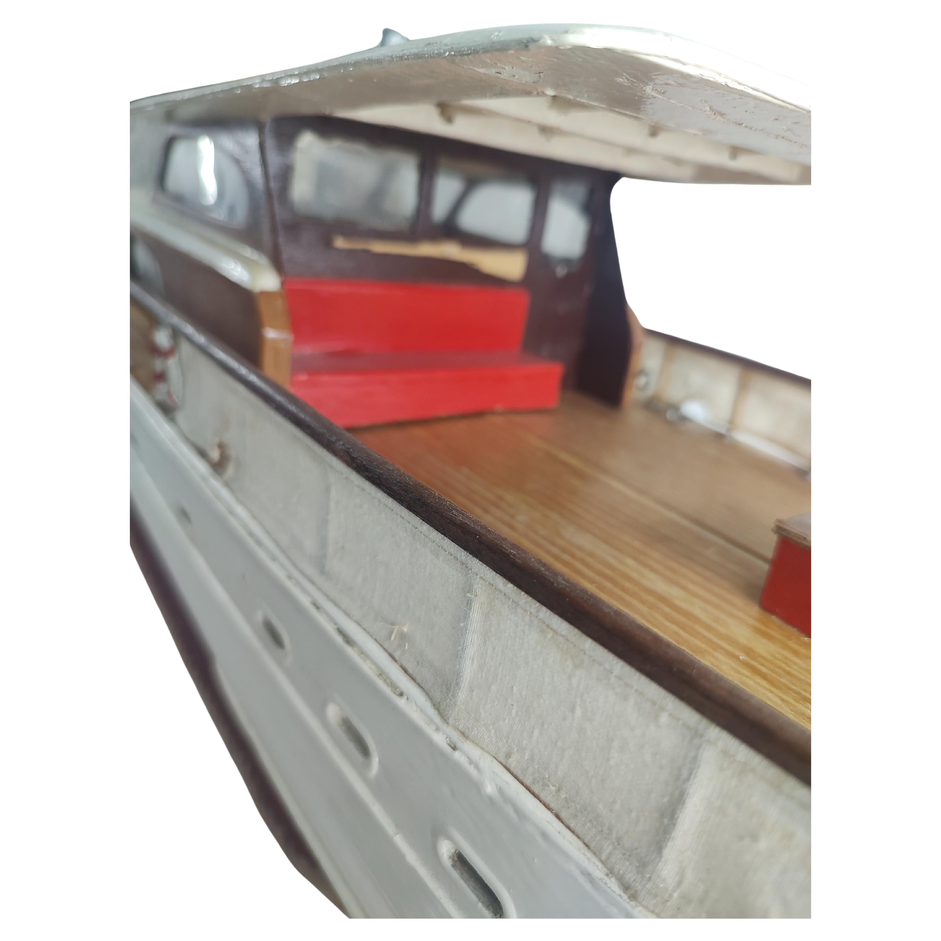 Mid Century Large Motorized Hand Made Chris Craft Cabin Cruiser C1955 In Good Condition For Sale In Port Jervis, NY