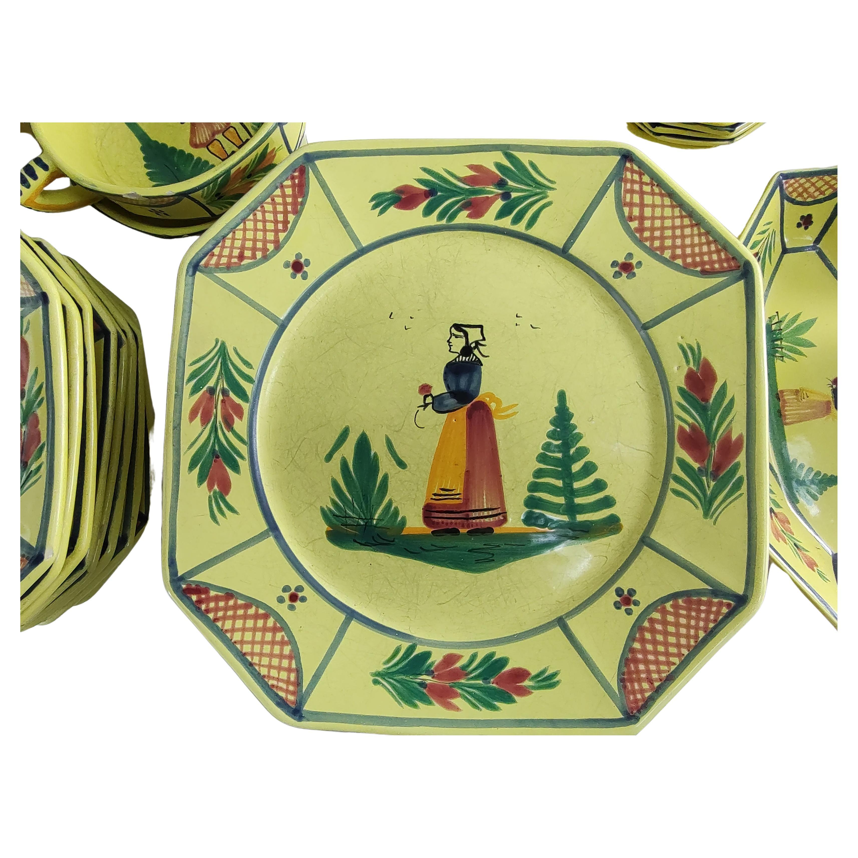 Ensemble de 50 pièces Quimper Soupières, tasses à salade, soucoupes, café et théière plus Bon état - En vente à Port Jervis, NY