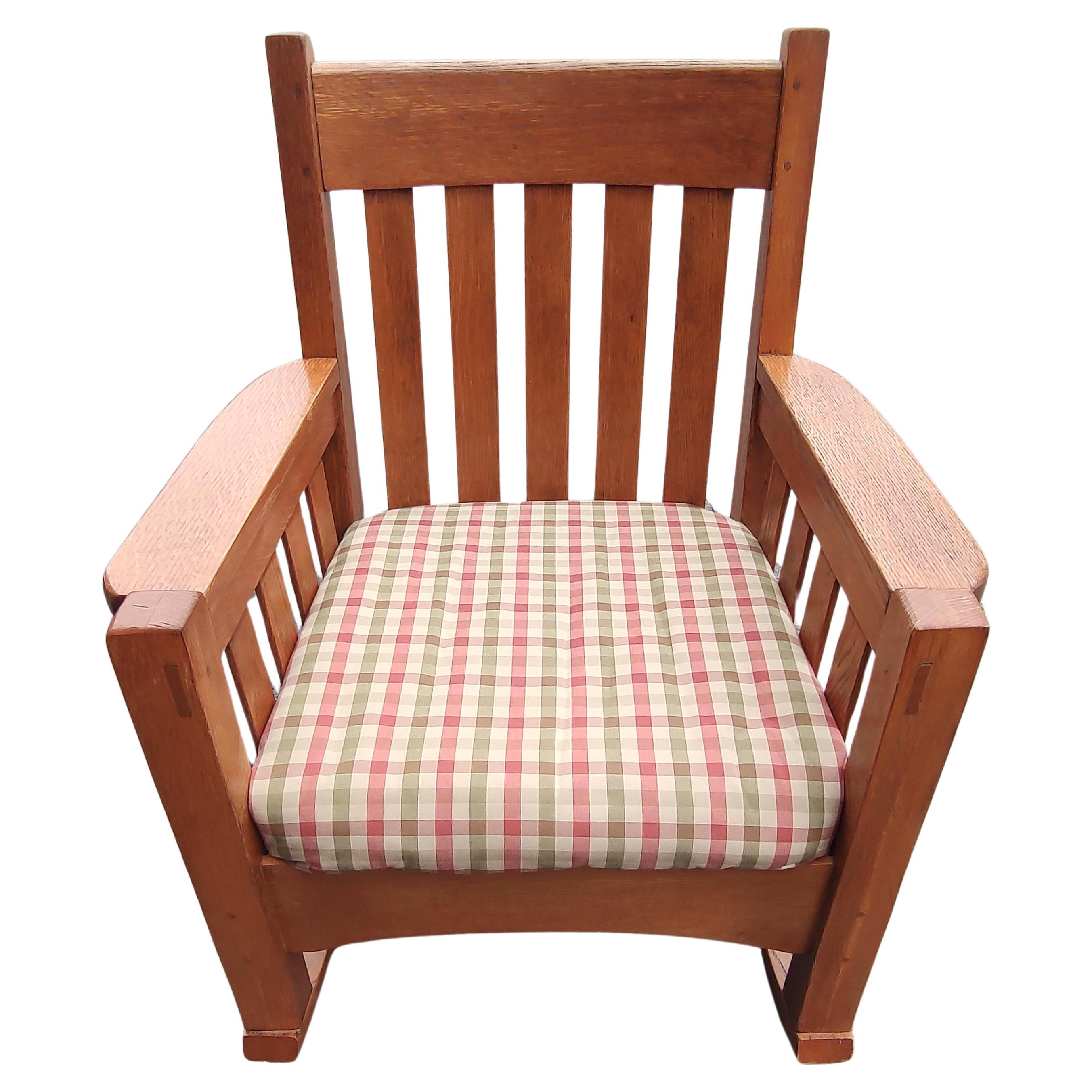 Arts & Crafts Mission Oak Slatted Rocking Chair by Harden C1910 In Good Condition For Sale In Port Jervis, NY