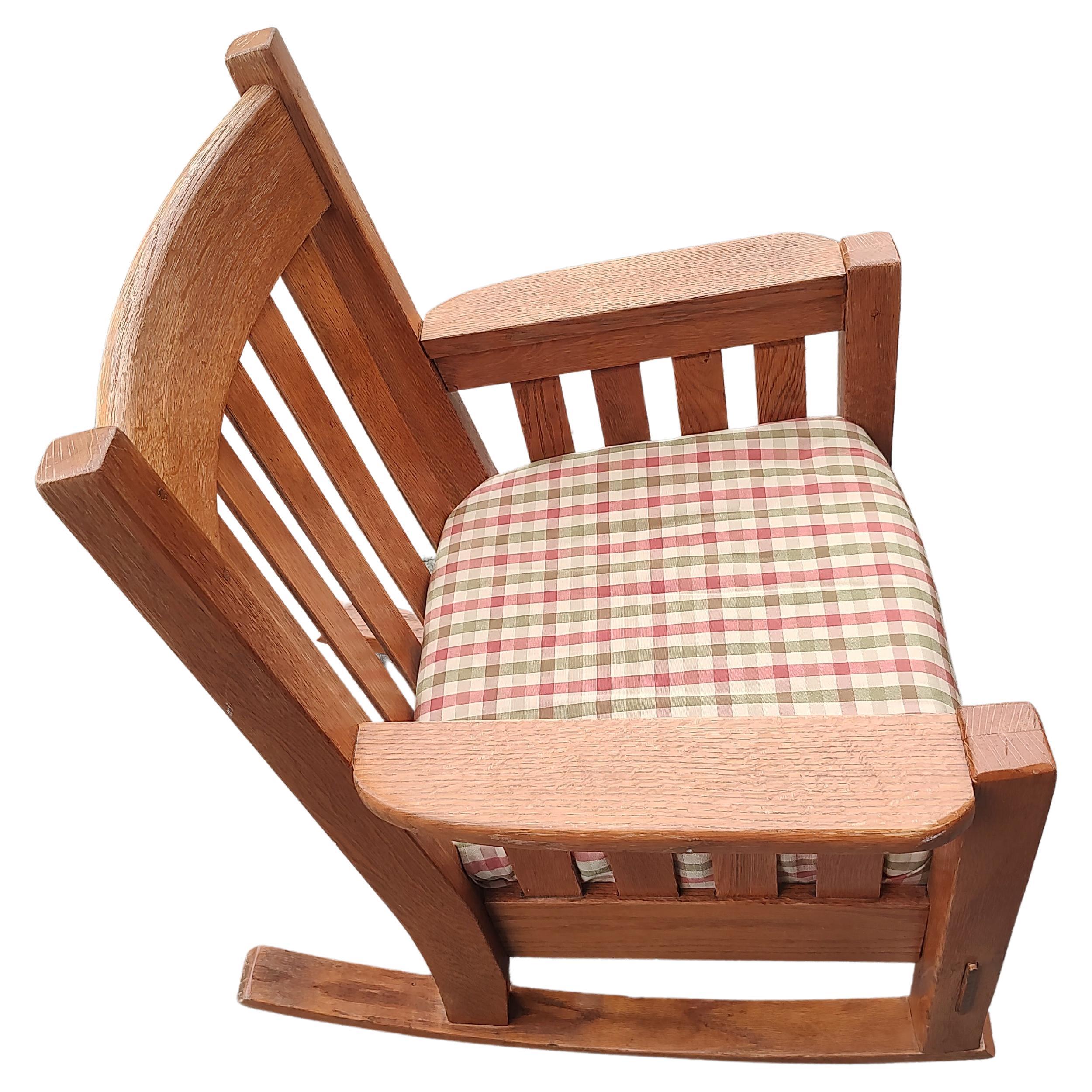 Début du 20ème siècle Mission Arts & Crafts Oak Oak Slatted Rocking Chair by Harden C1910 en vente