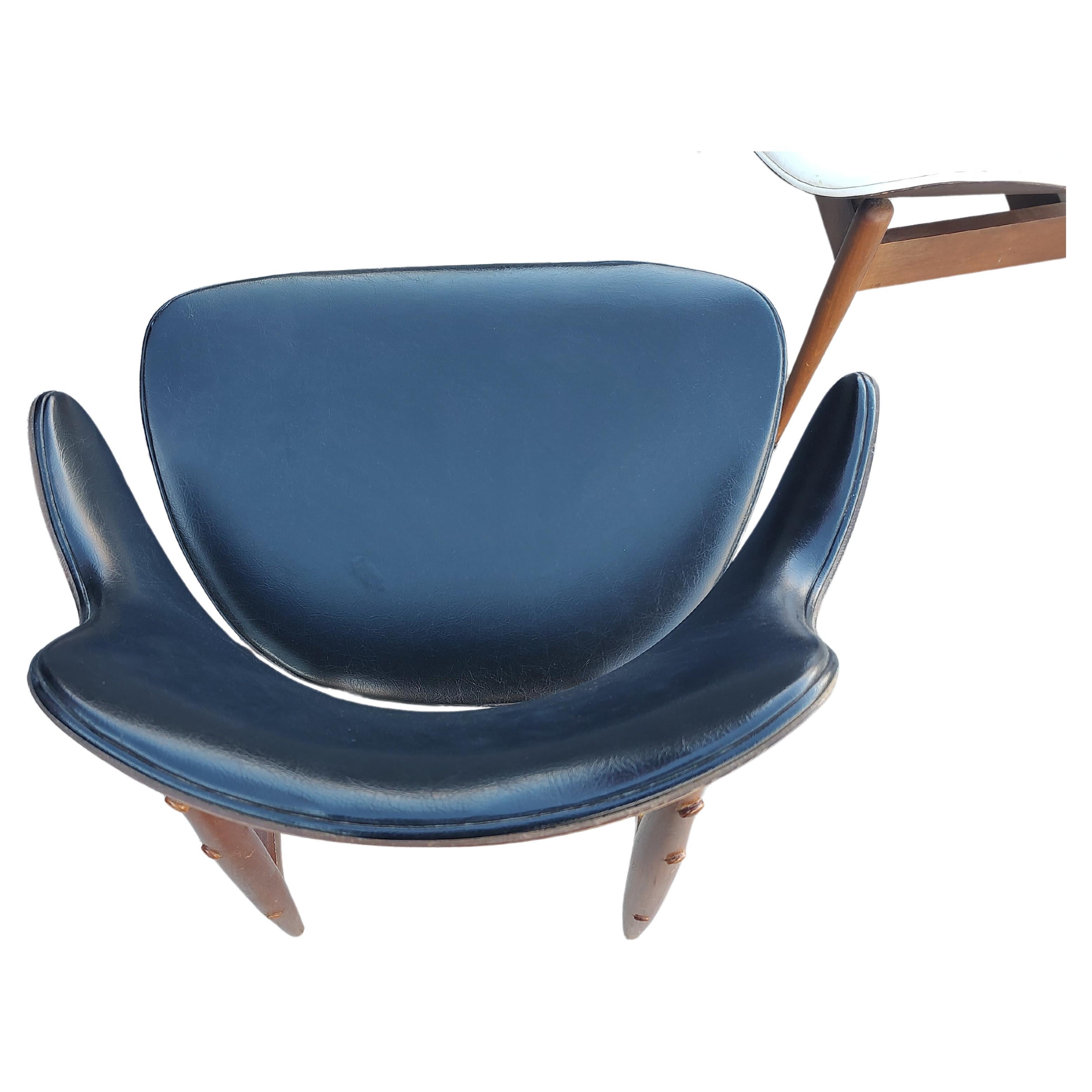 Fantastic pair of Mid Century Modern Sculptural Clam Shell Chairs by Seymour James Wiener. Black & White Naughahyde in excellent vintage condition with a few nicks on the white which we will try to fill.
Sold as a pair