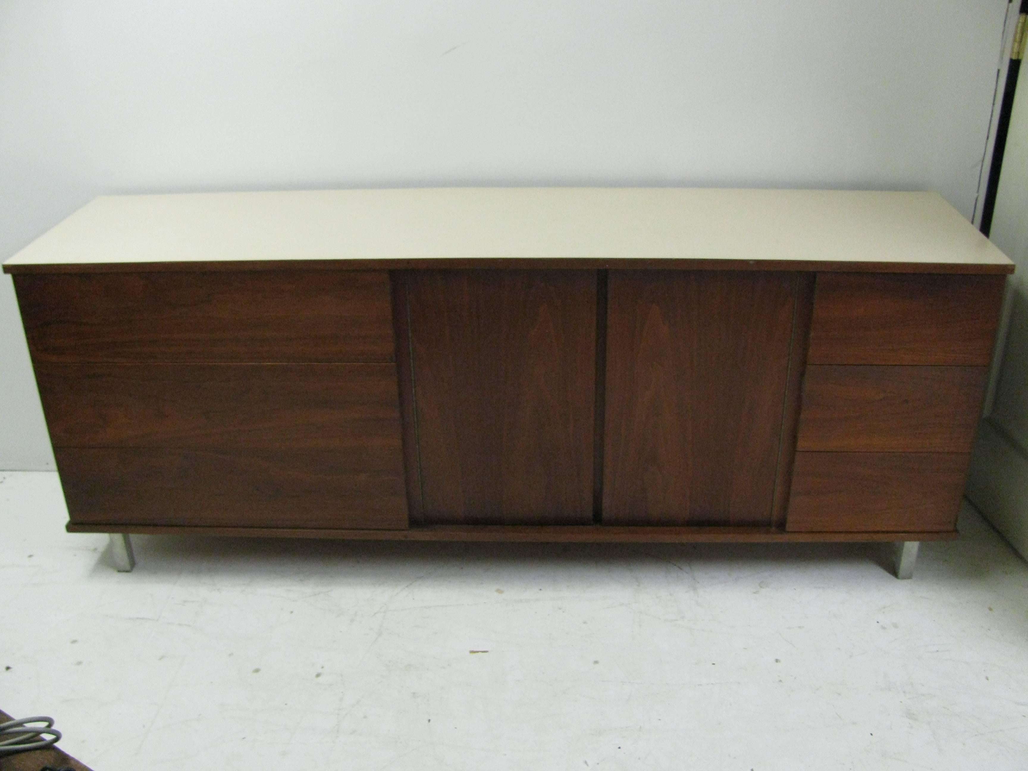 Mid-Century Modern Walnut Dresser Cabinet Style of Florence Knoll 2