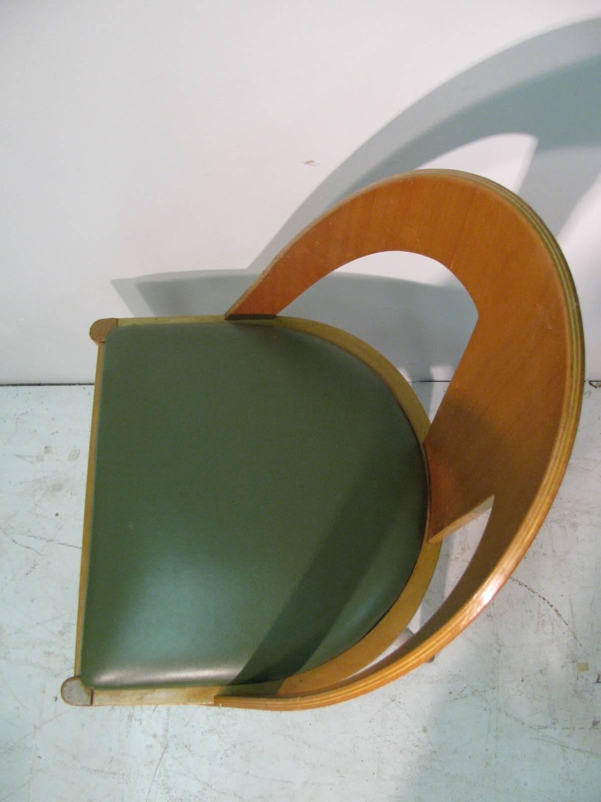  Mid-Century Modern Bent Maple Spoon Back Cafe Dining Chairs 3 Available In Good Condition In Port Jervis, NY