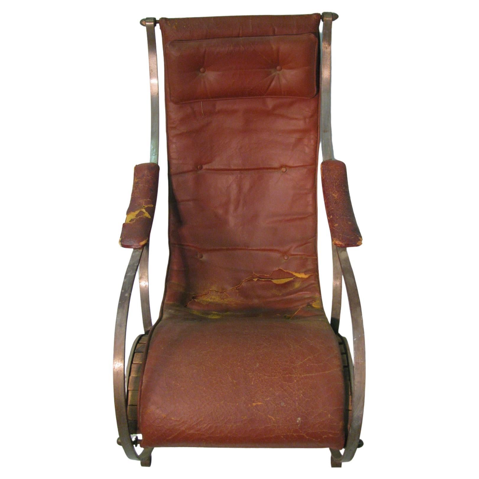 Anglais Fauteuil à bascule en fer de campagne et cuir du 19e siècle R.W. Winfield en vente