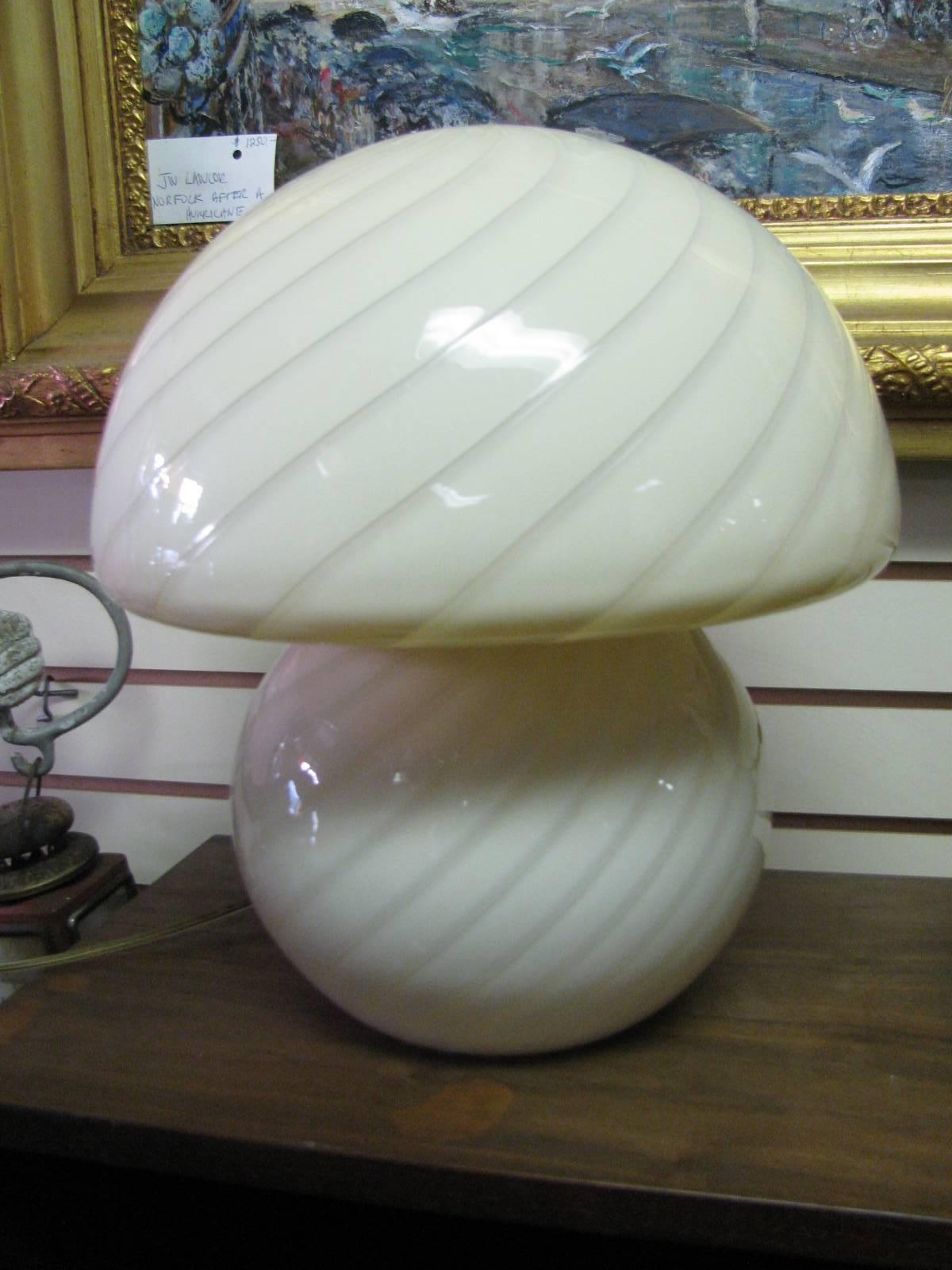 Hand-Crafted  Mid Century Modern Murano Mushroom Table Lamp by Vistosi