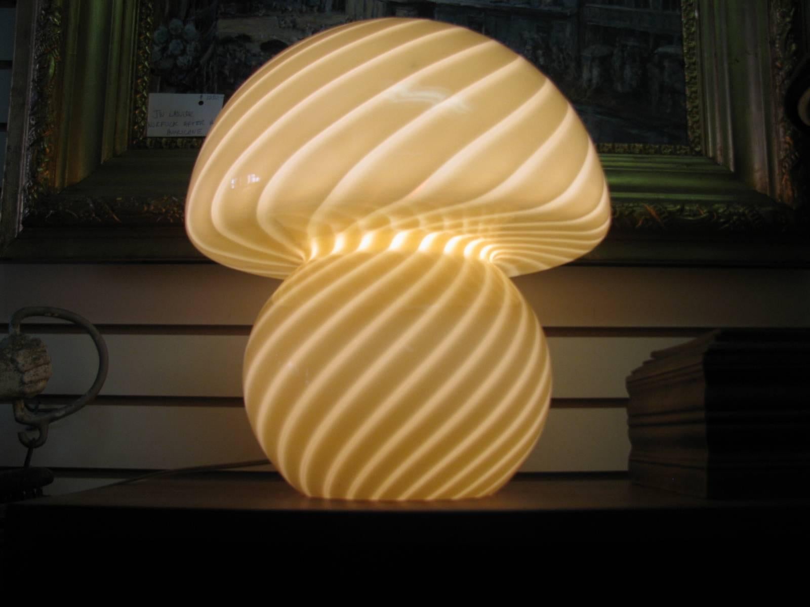 Italian  Mid Century Modern Murano Mushroom Table Lamp by Vistosi