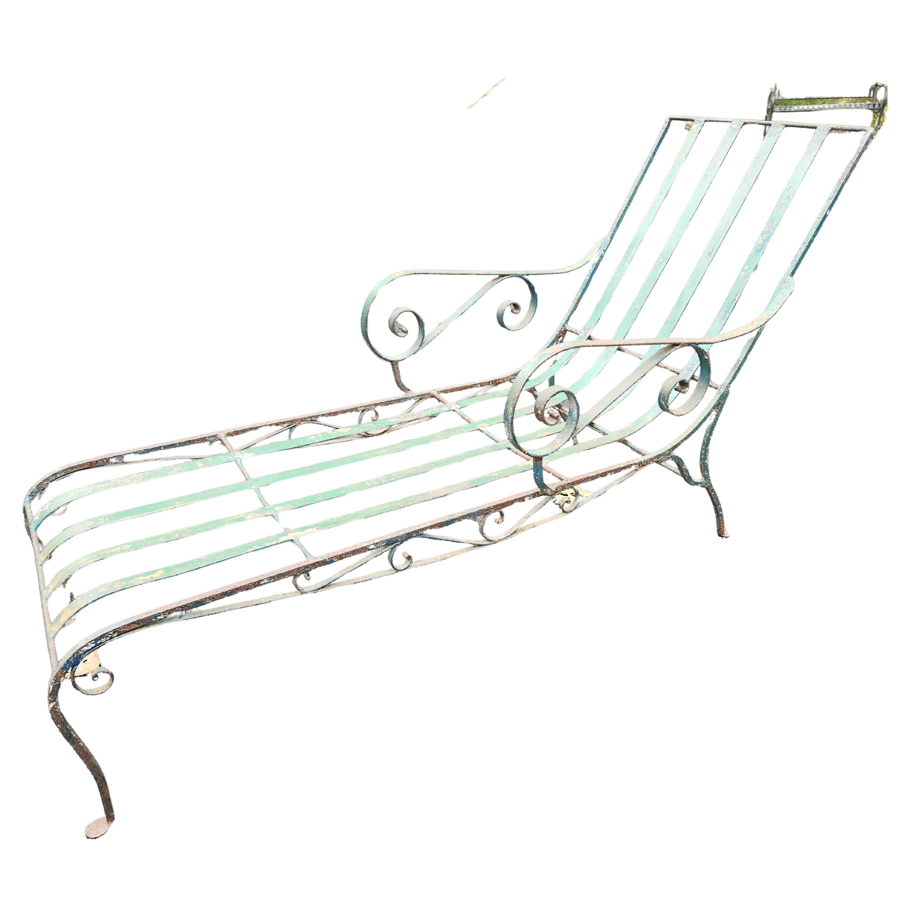 Mid Century Classic Heavy Iron Chaise Lounge von Salterini C1945 restauriert im Zustand „Gut“ im Angebot in Port Jervis, NY