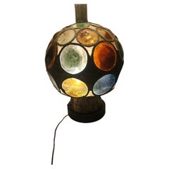 Lampada da tavolo scultorea del Mid Century Modern Brutalist con vetro architettonico C1960
