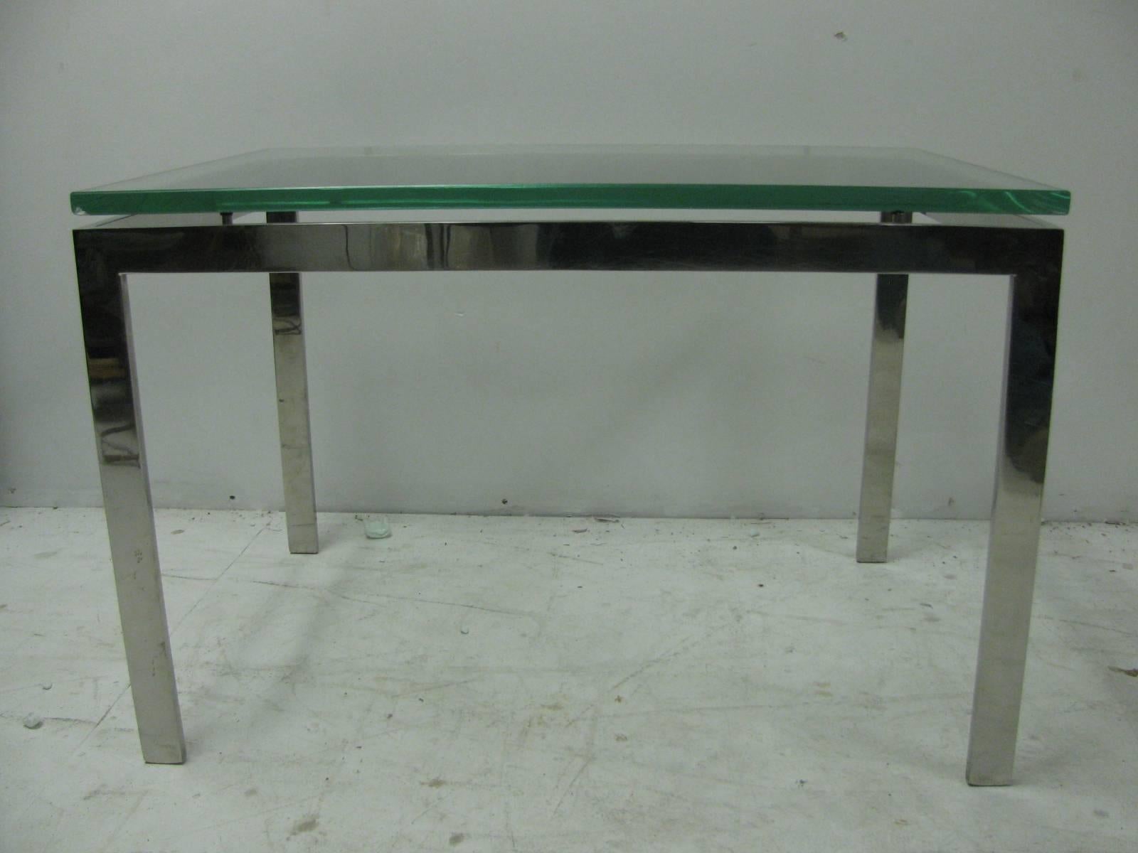 American Pair of Mid-Century Modern Nickel Chrome Steel Tables with Dimensional Glass Top For Sale
