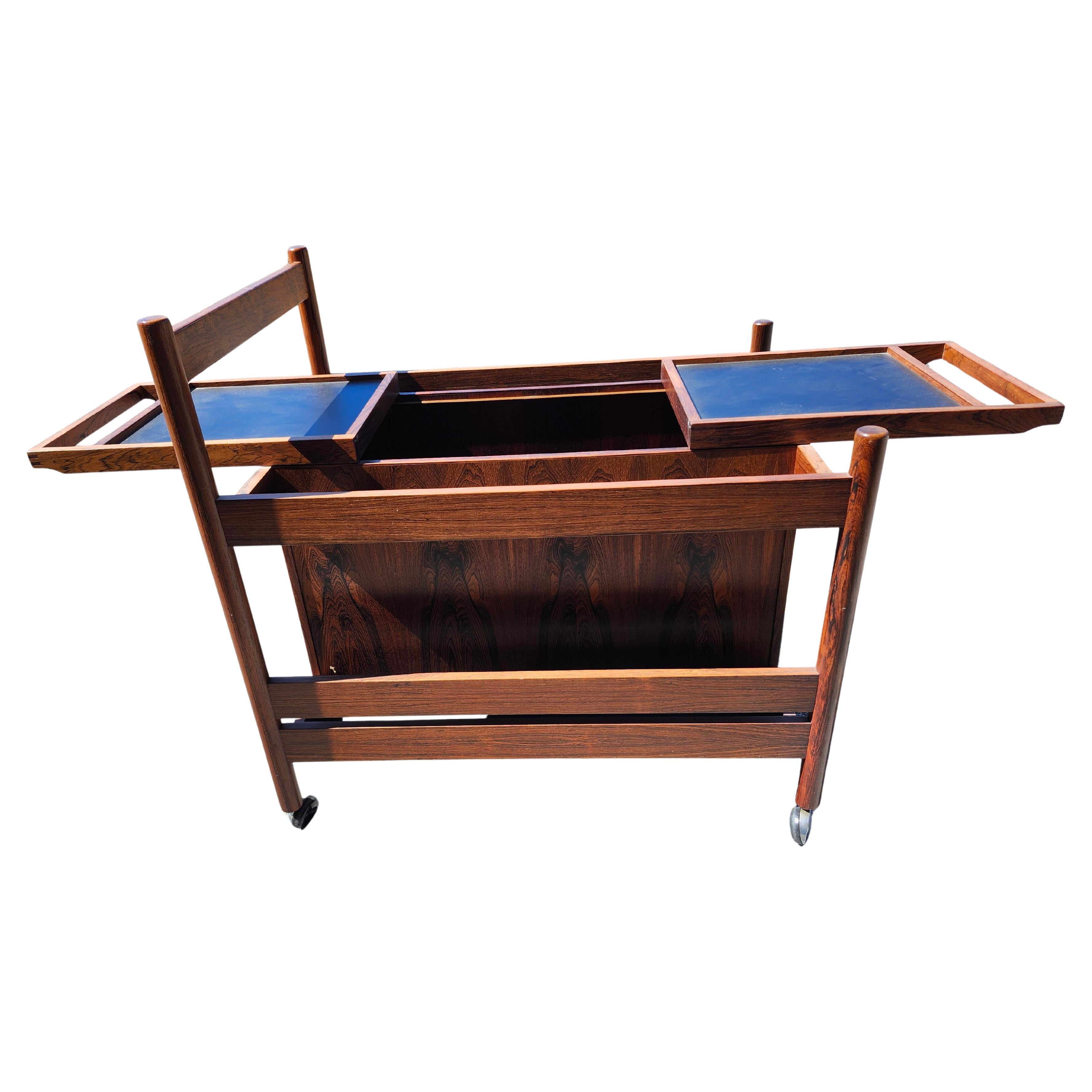 Carro de bar ajustable de palisandro con almacenaje, moderno danés de mediados de siglo C1965 en venta