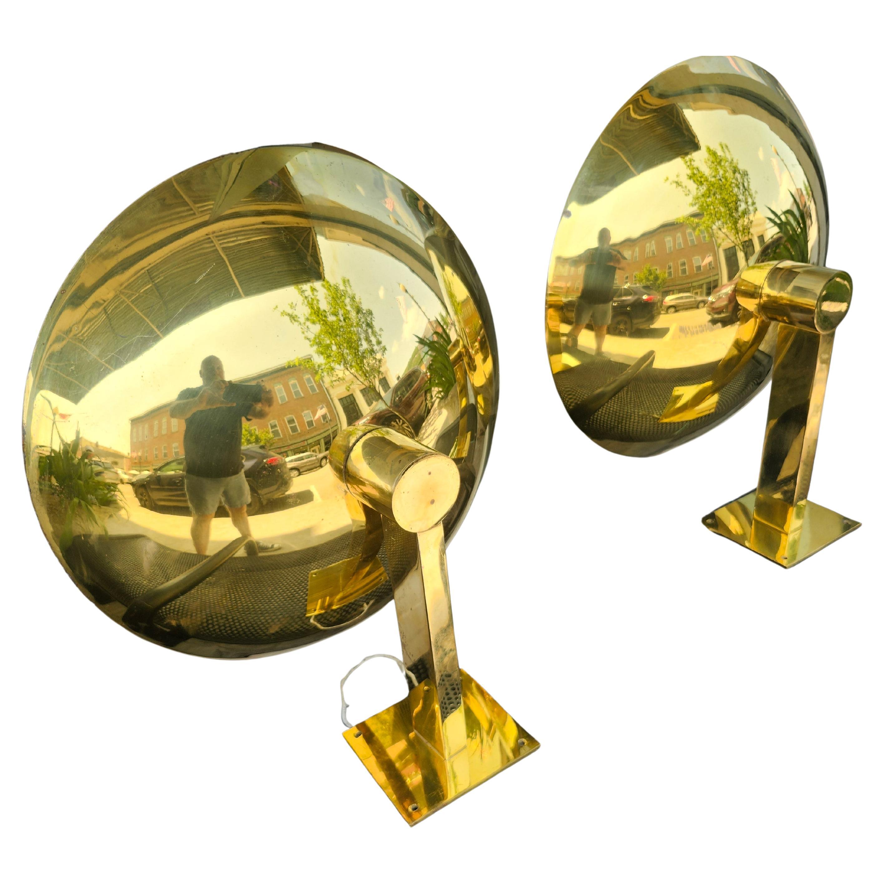 Mid-Century Modern Pair of Mid Century Modern Sculptural Solid Brass Roman Style Wall Sconces C1970 en vente