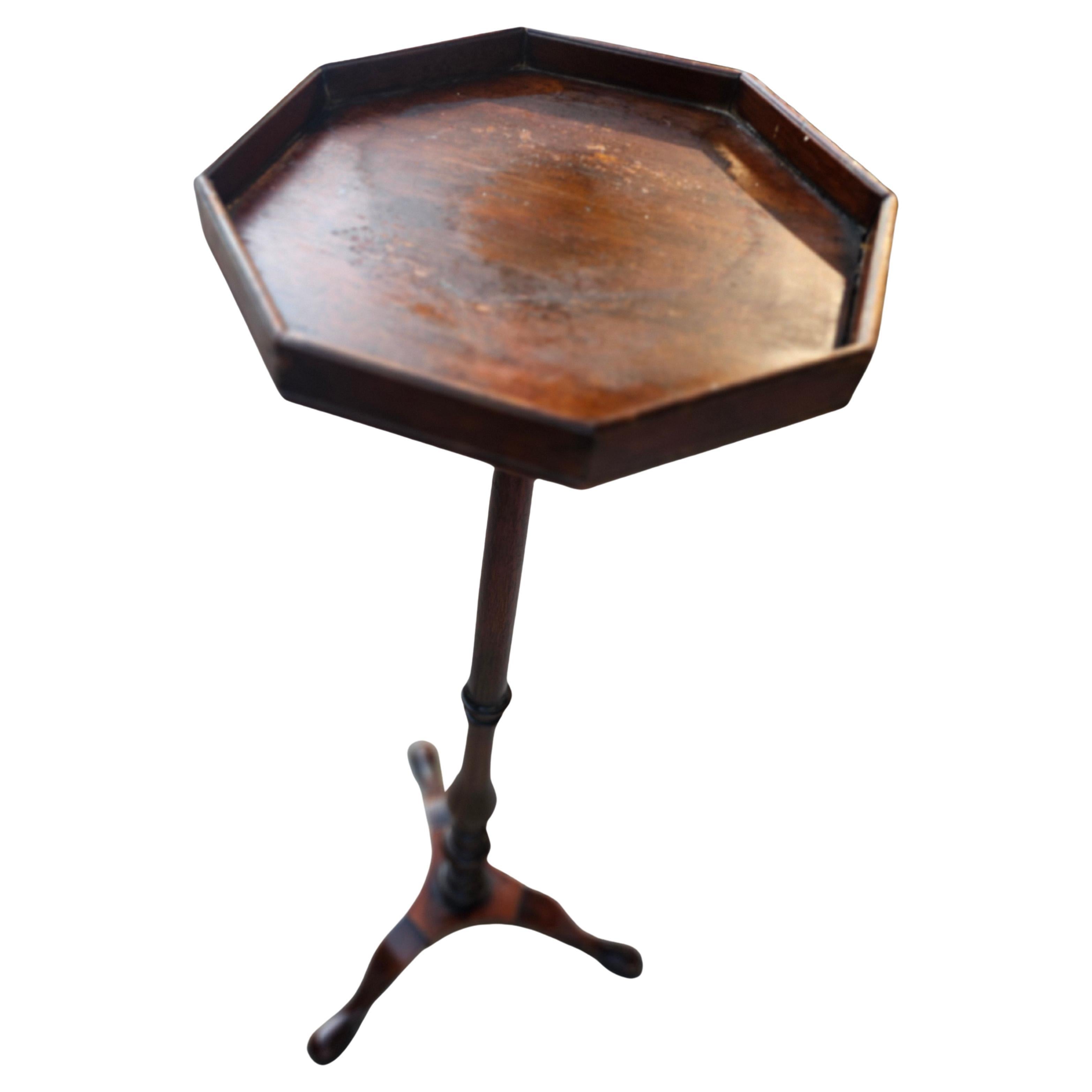 American Mid Century Classical Mahogany Pedestal Plant Stands by Kittinger C1940 For Sale