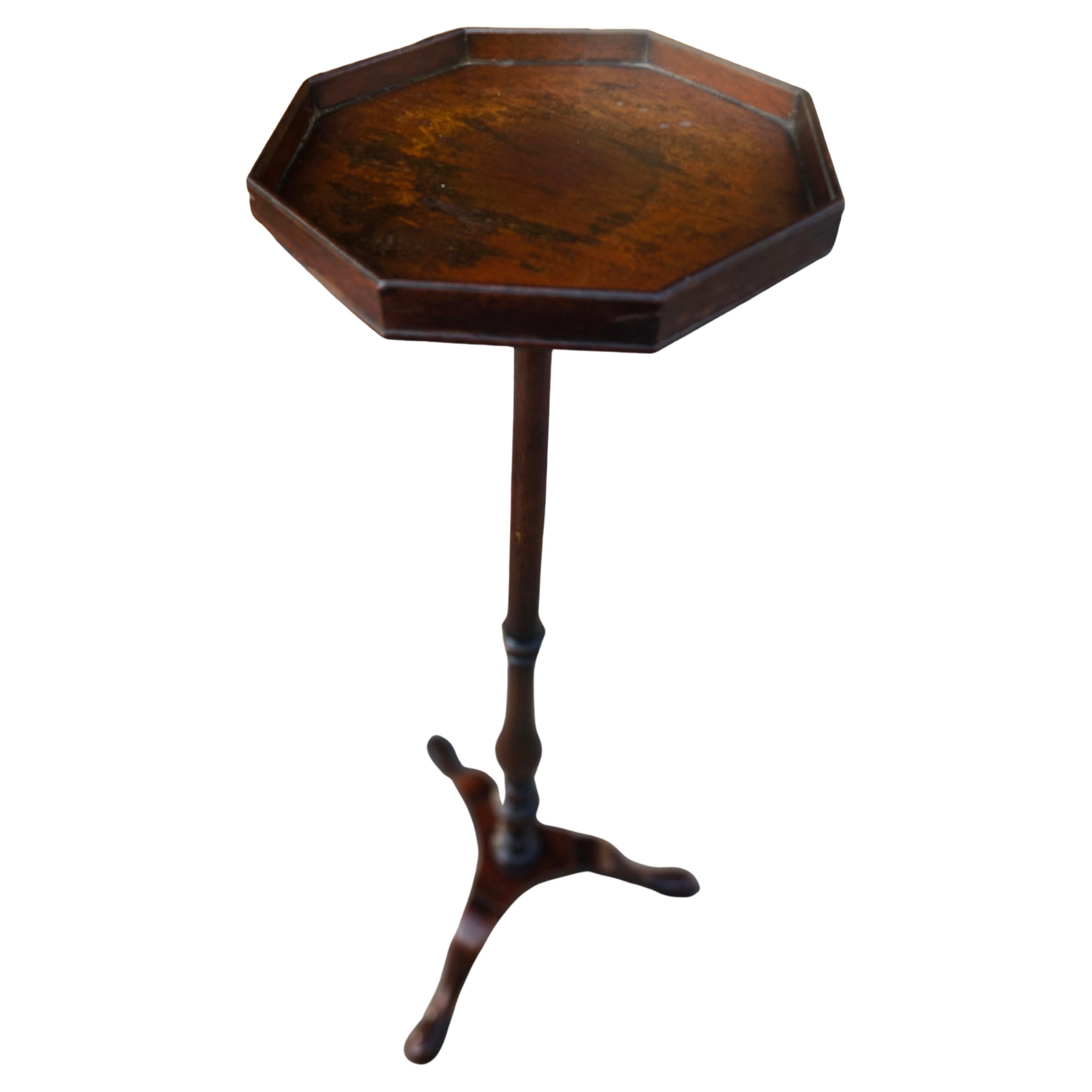 George III Mid Century Classical Mahogany Pedestal Plant Stands by Kittinger C1940 For Sale