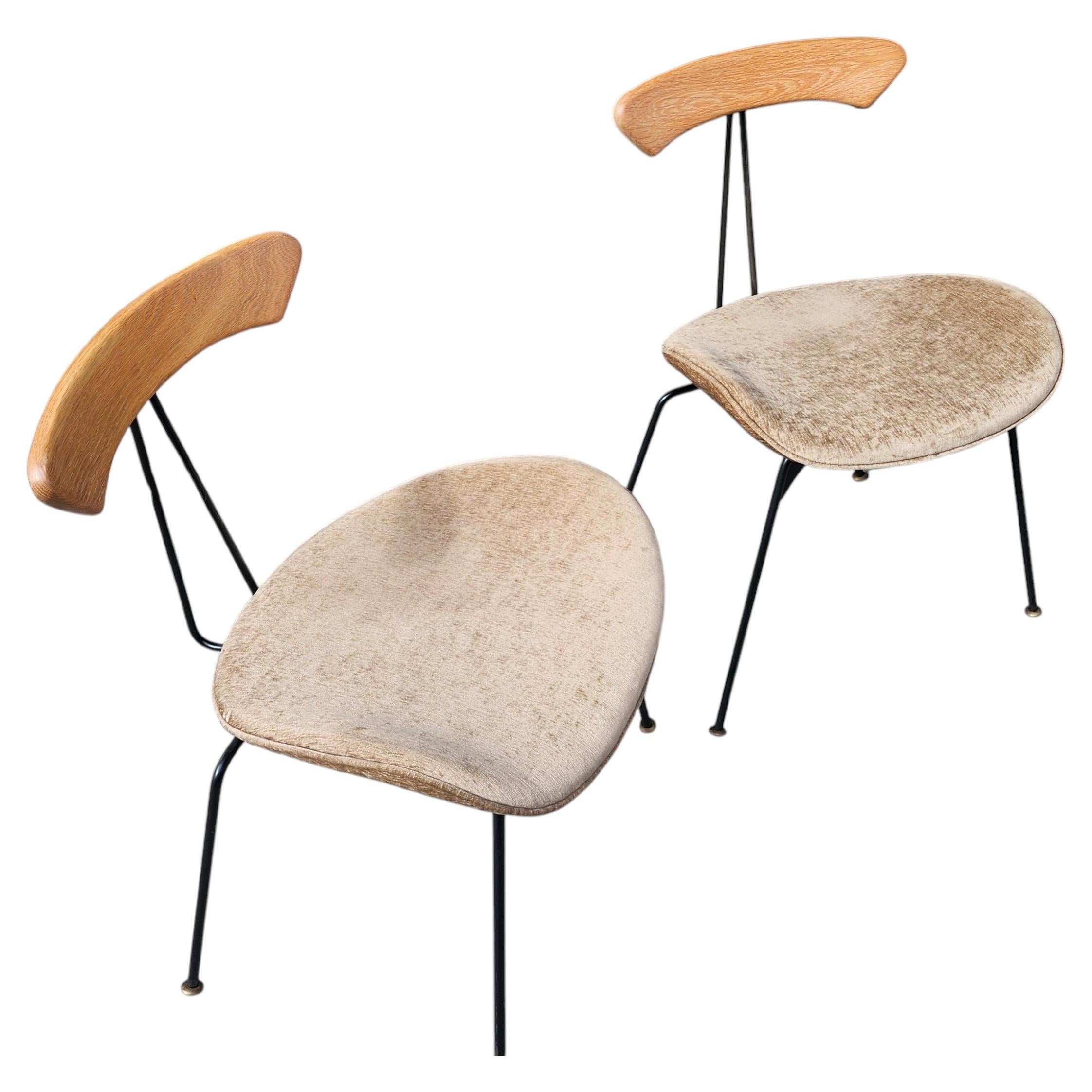 Zwei skulpturale Loungesessel im Mid-Century-Modern-Stil aus Eisen mit Chenille-Bezug aus Eiche