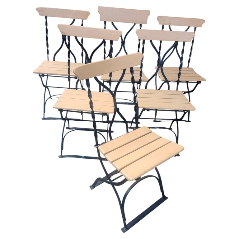 Sechser-Set französischer Klappstühle aus Eisen und Holz für Bistro, Café oder Garten, um 1920 im Angebot bei 1stDibs Deutschland