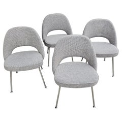 Mid-Century Modern Set of 4 Eero Saarinen Executive Side Chairs in Tweed fabric