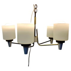 Lustre sculptural de style « Mid-Century Modern » avec abat-jours en verre opalin, vers 1960