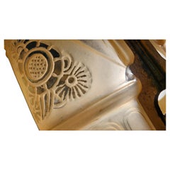 Lámpara colgante Art Déco de tres luces con estructura dorada y pantallas deslizantes