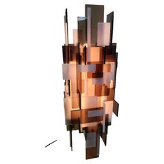 Lámpara de mesa escultural de plexiglás con múltiples facetas, de estilo «Mid-Century Modern», de alrededor de 1970