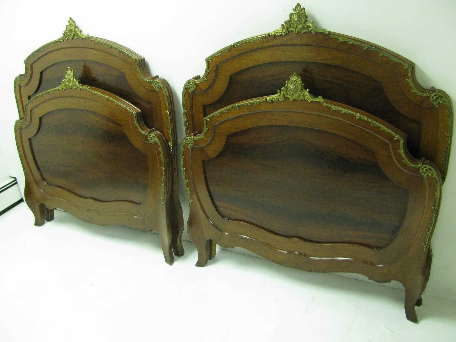 French Pair of 19th Century Mahogany Twin Beds in the Manner of Francois Linke