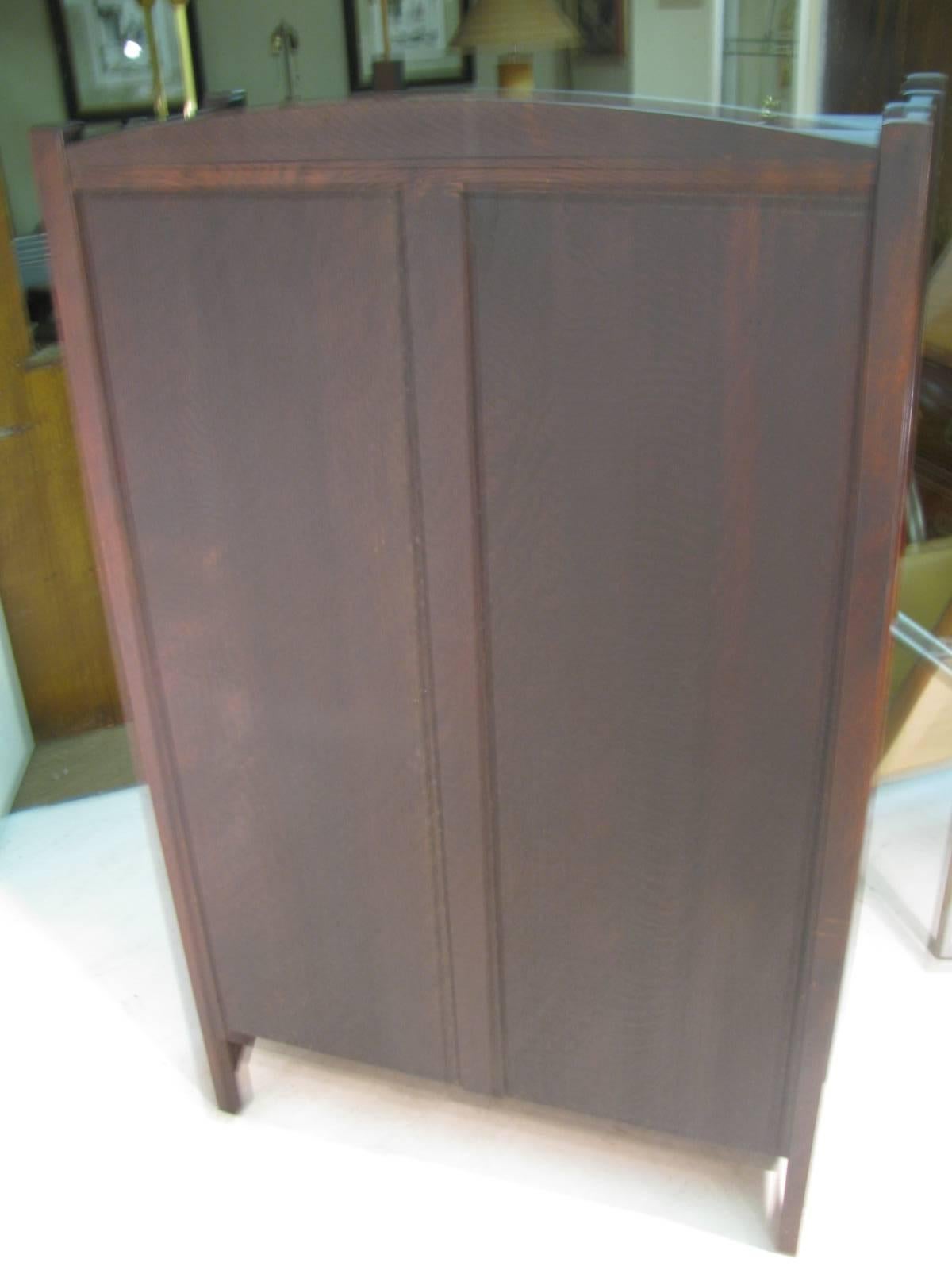 Early 20th Century L & JG Stickley Mission Arts & Crafts, China Closet