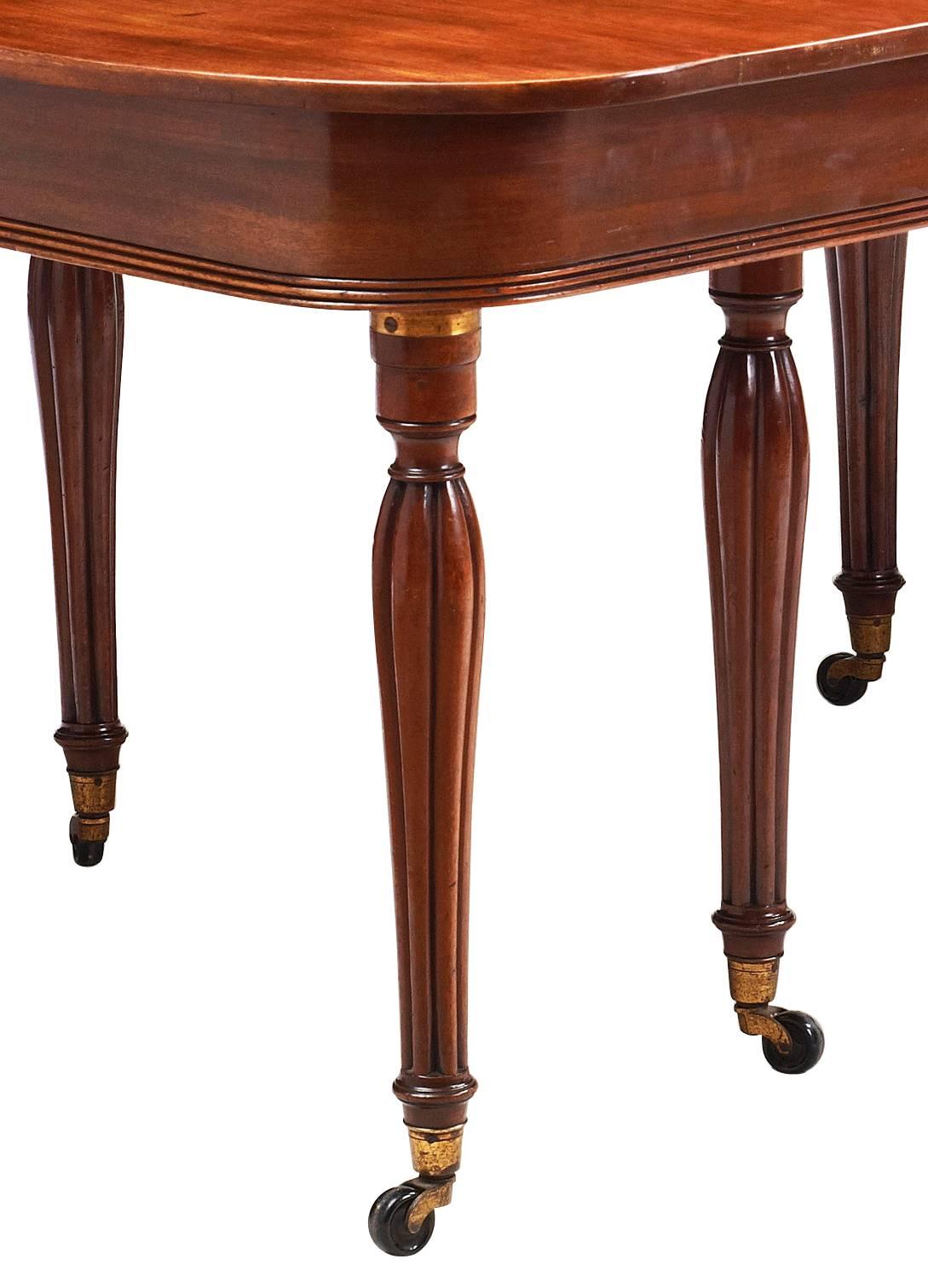Campaign Imperial Dining Table by Butler In Good Condition For Sale In Gloucestershire, GB