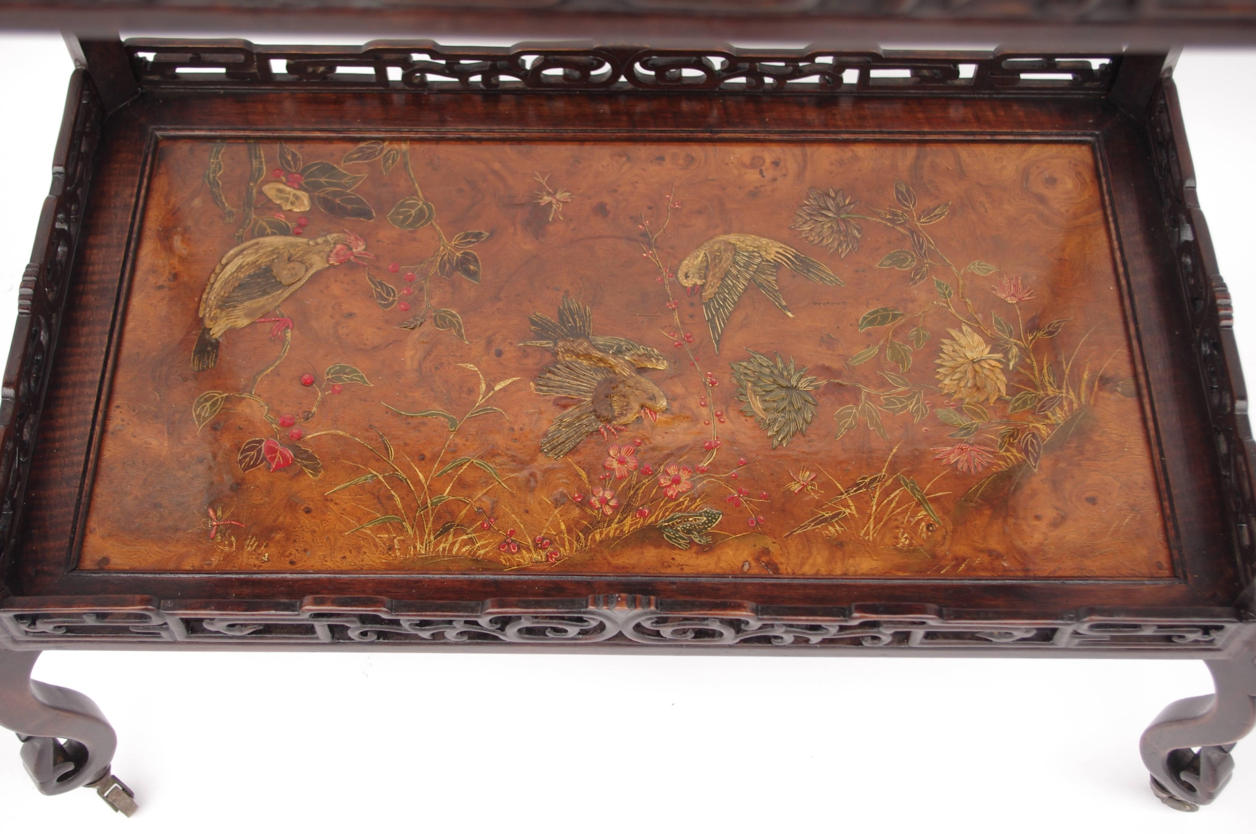 Two tops.
Sculpted and openwork wood.
On wheels.
Chinese lacquer decor.
Napoleon III period.